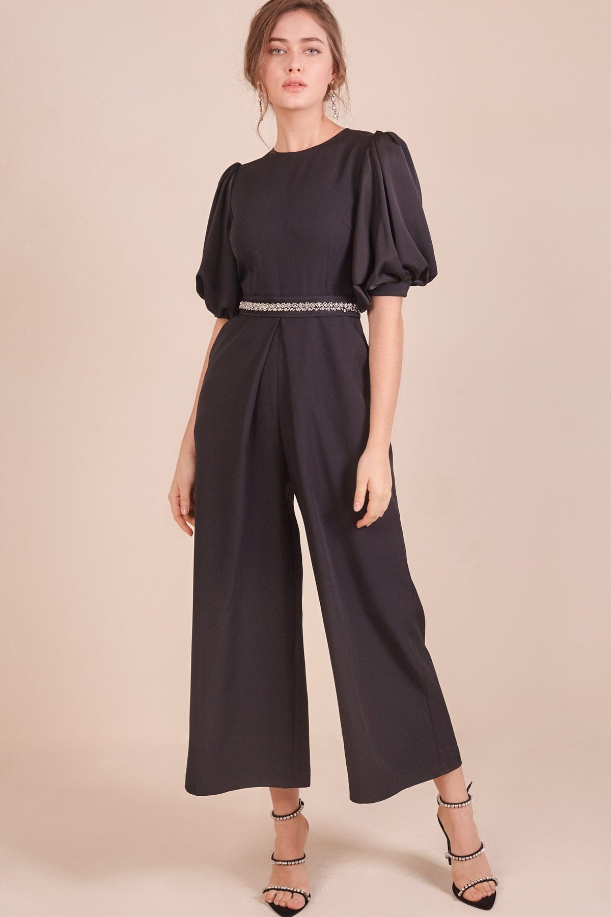 دريسنج بولا جمبسوت سادة مخصر برباط مطرز على الخصر نس كم بف نسائي أسود