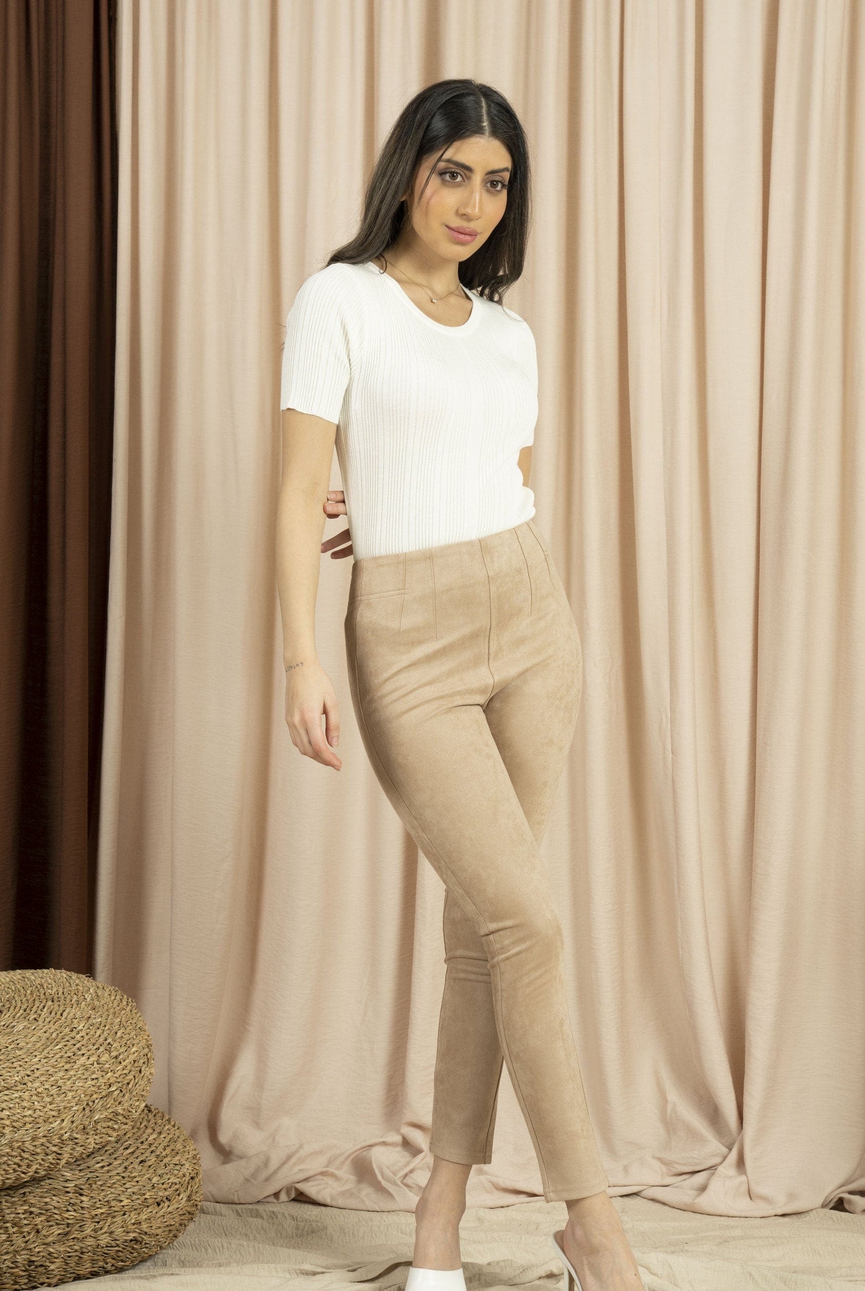 ميكا بنطلون نسائي ضيق مخملي