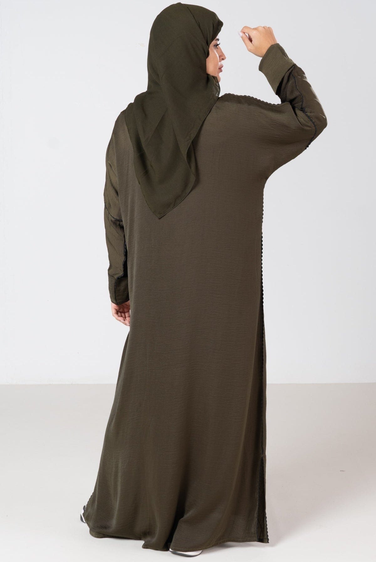 جوهرة عباية حرير مغسولسادة واسع كم طويل أخضر غامق