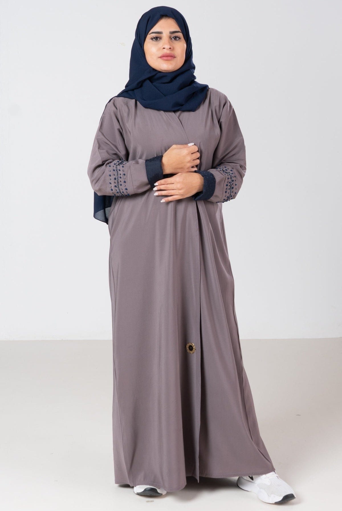 جوهرة عباية ملونة كم طويل مطرز وردي فاتح