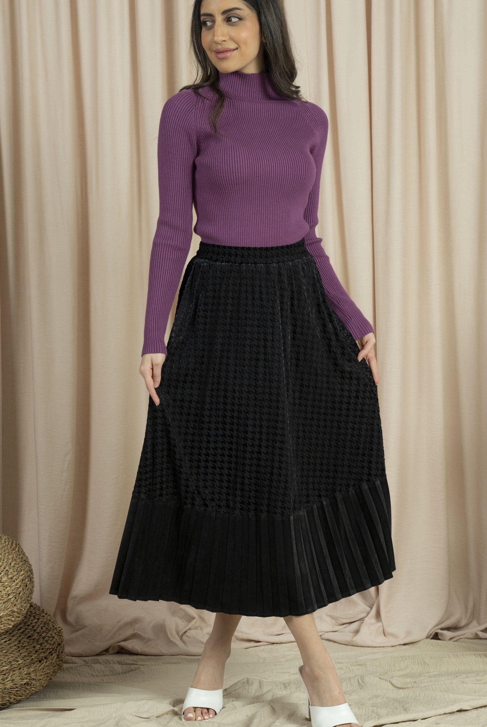 نتشي تنورة ميدي نسائية منقوشة بذيل بليسيه أسود