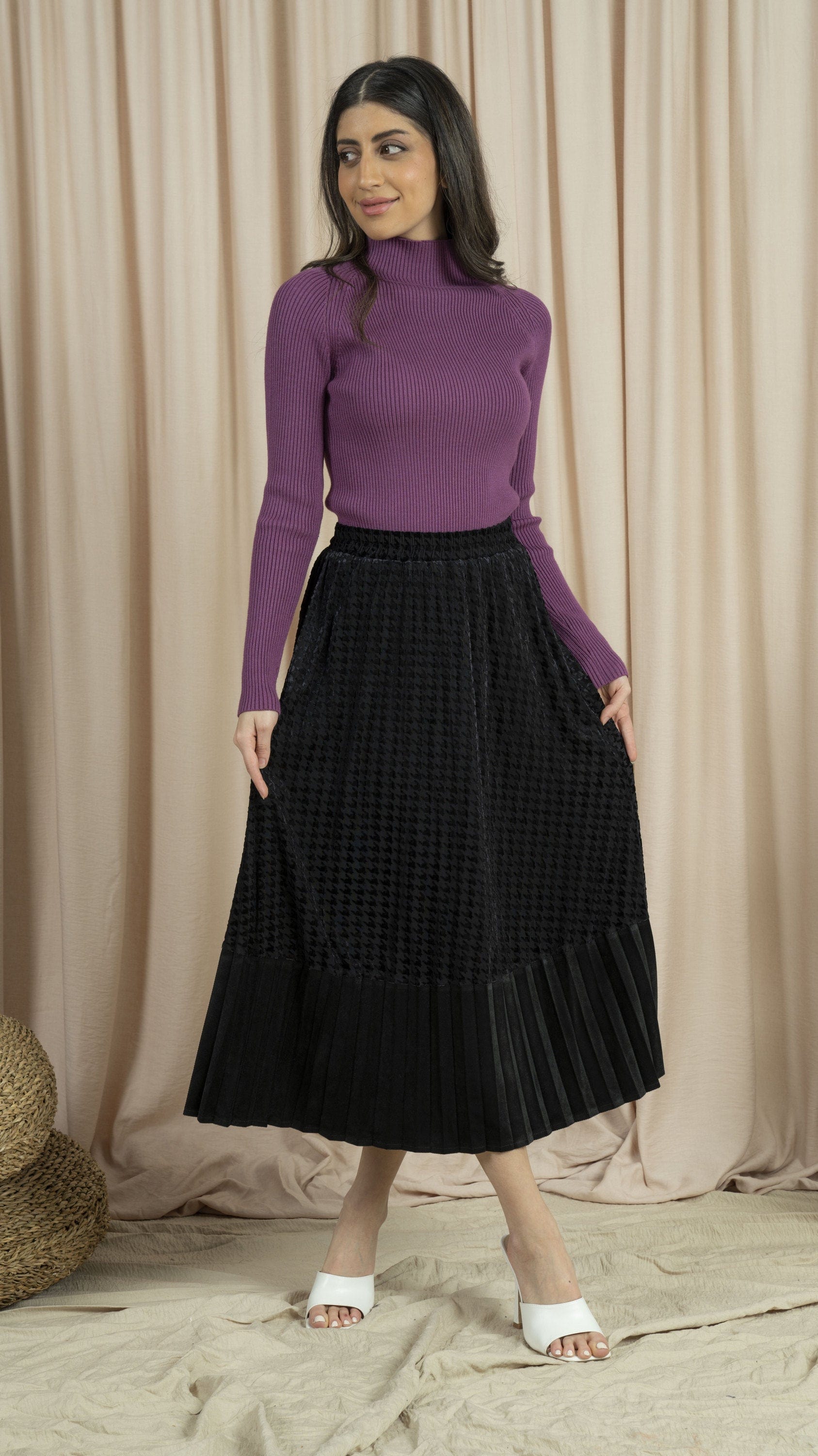 نتشي تنورة ميدي نسائية منقوشة بذيل بليسيه أسود