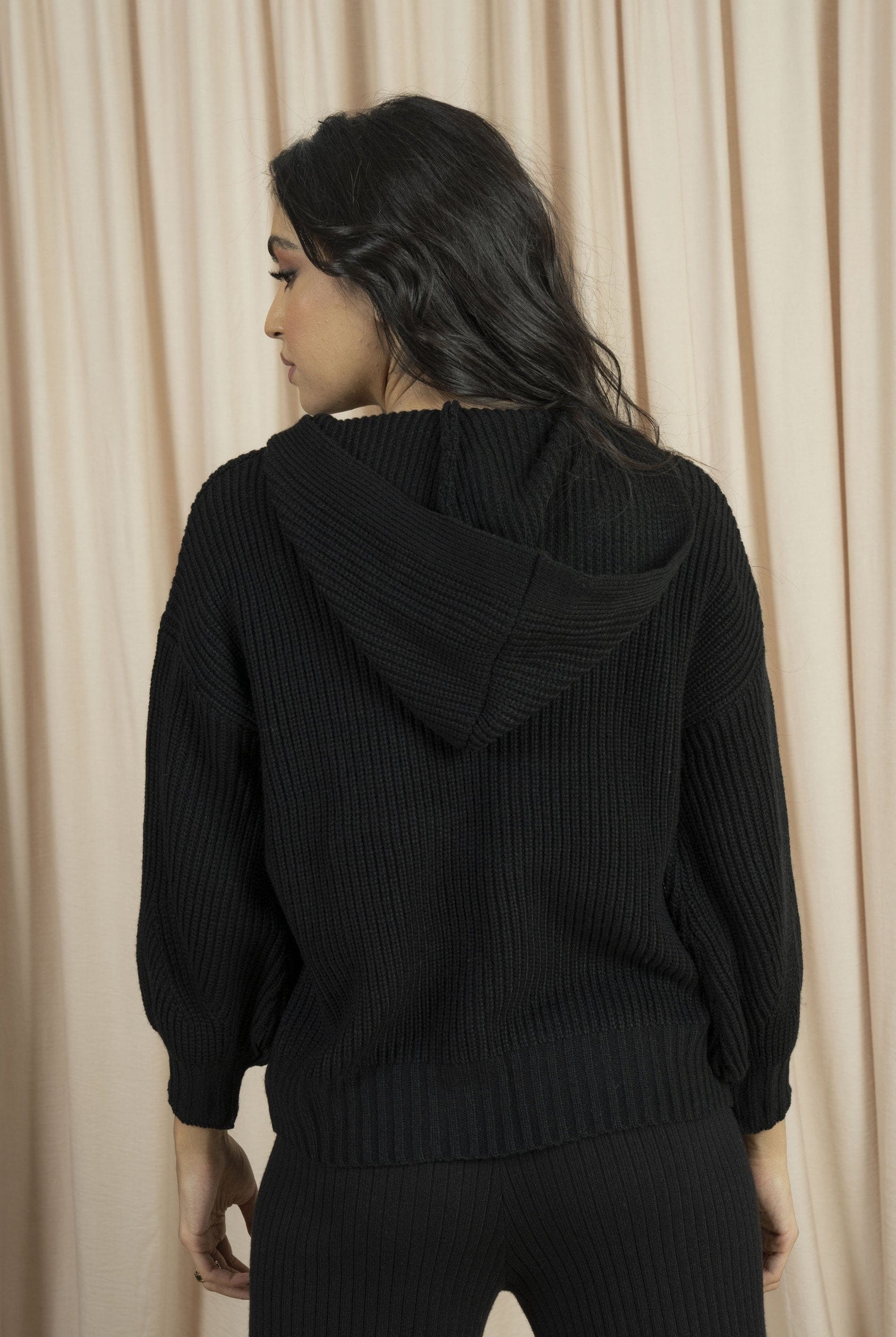 نتشي بلوفر سادة فرو كم طويل نسائي