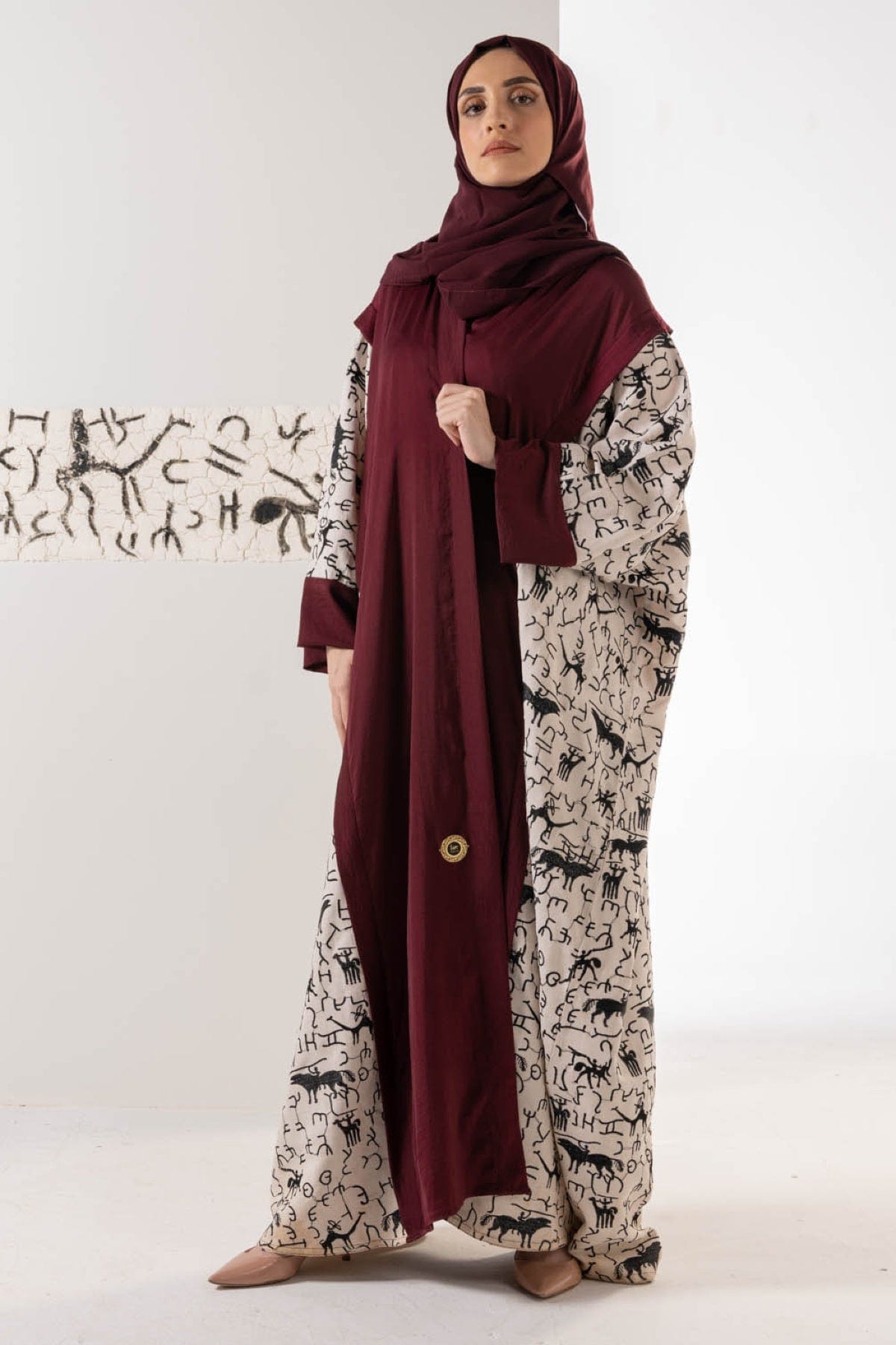 جوهرة عباية من الحرير المغسول باللون العنابي بنمط ثامودي مارون