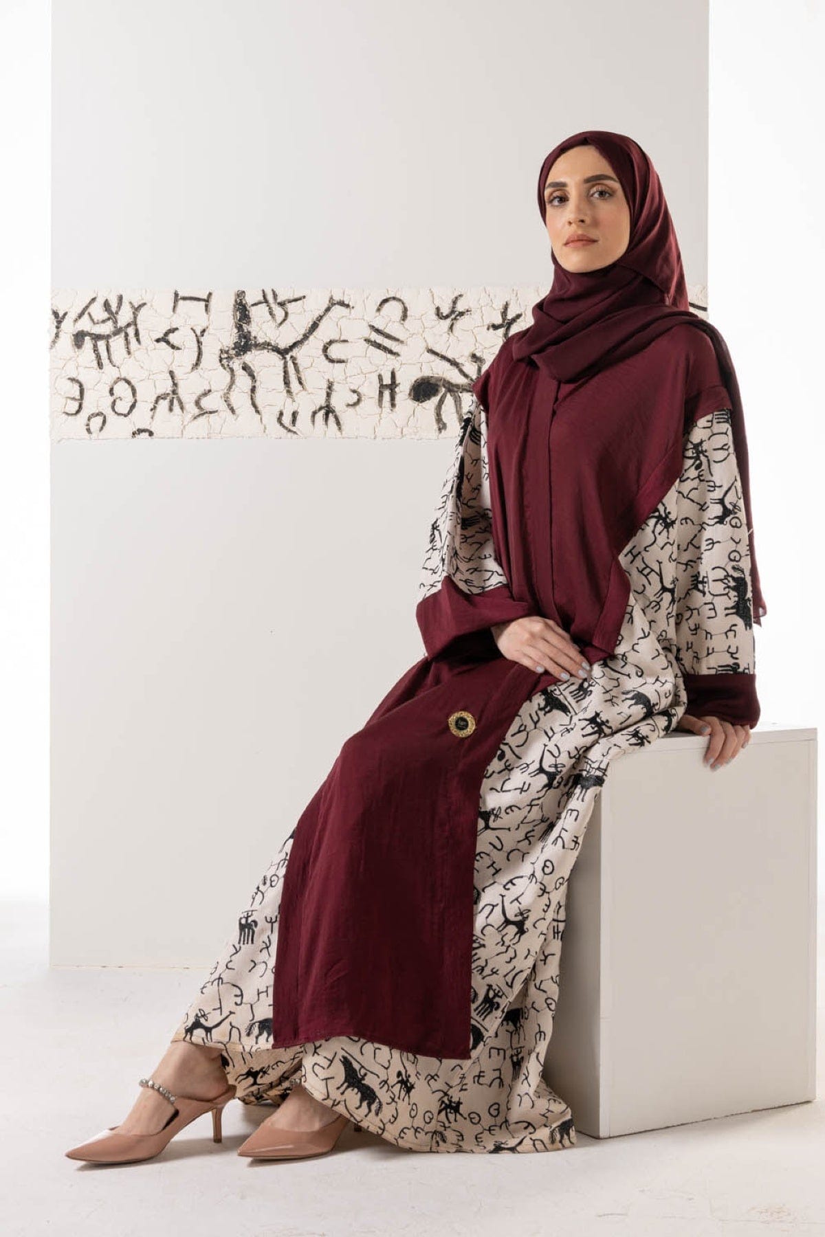 جوهرة عباية من الحرير المغسول باللون العنابي بنمط ثامودي مارون