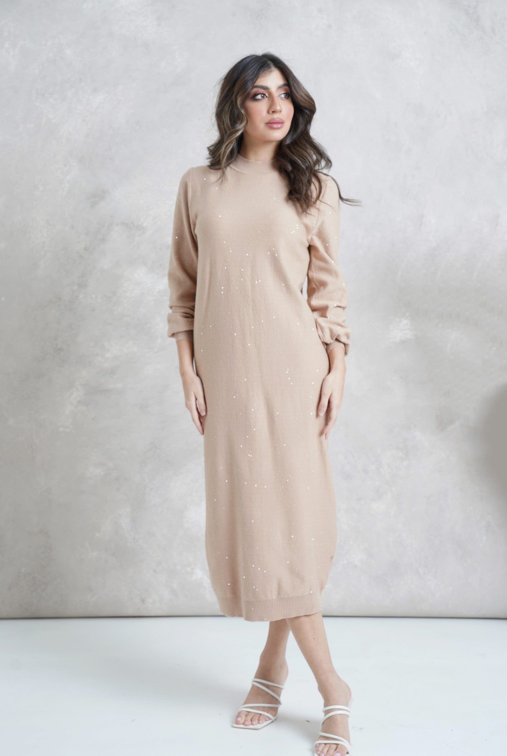 ميكا فستان ميدي سادة بأكمام طويلة