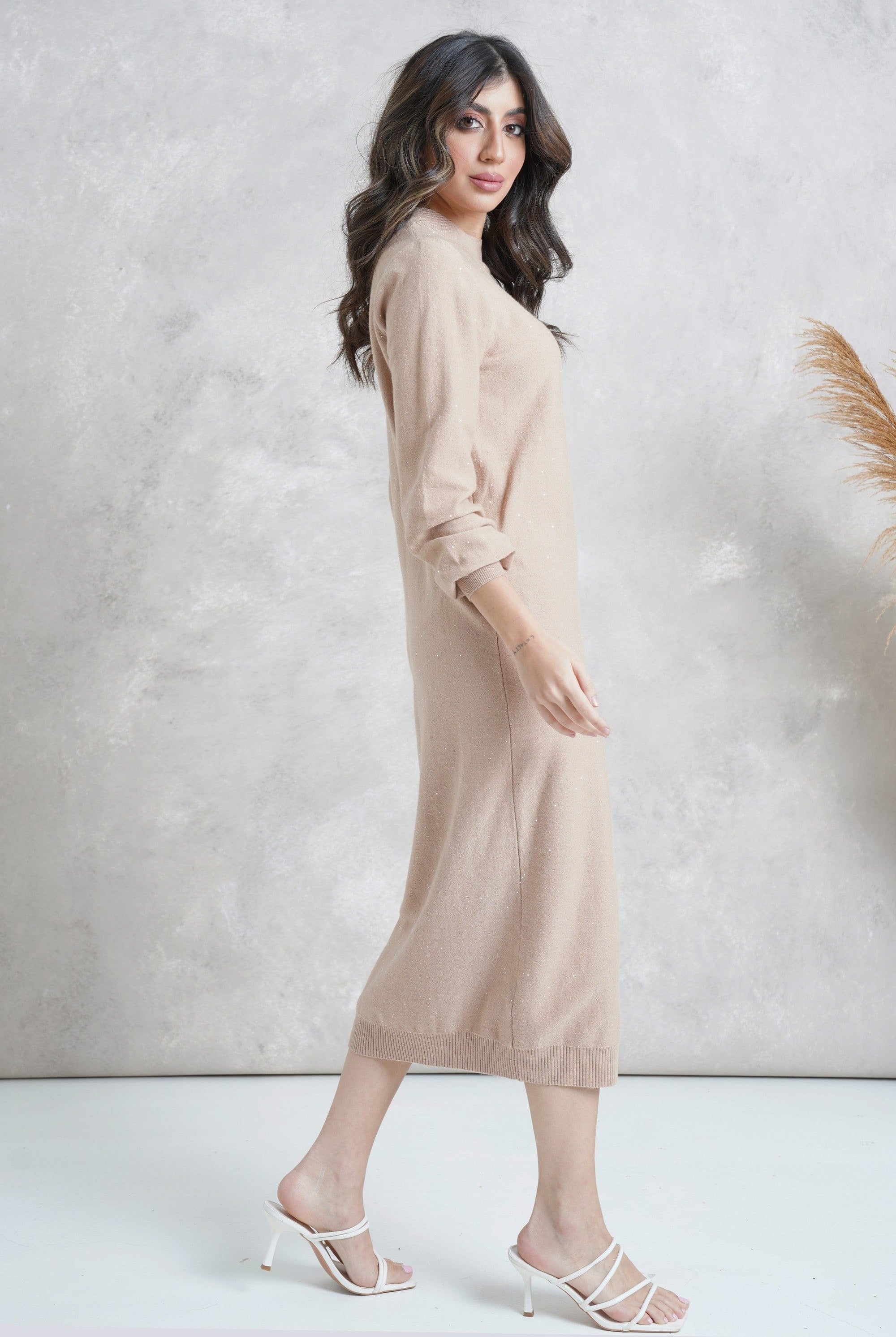 ميكا فستان ميدي سادة بأكمام طويلة