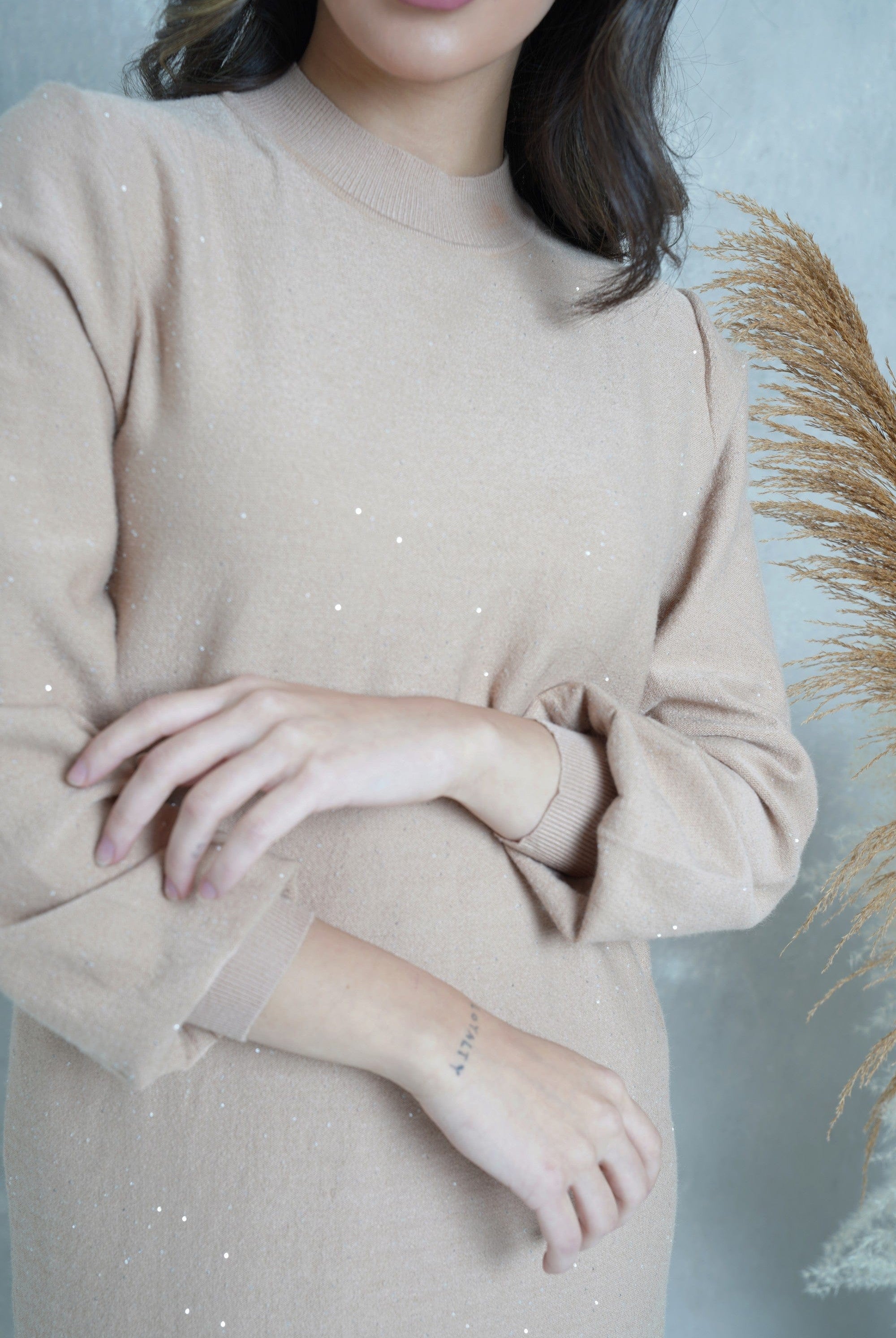 ميكا فستان ميدي سادة بأكمام طويلة