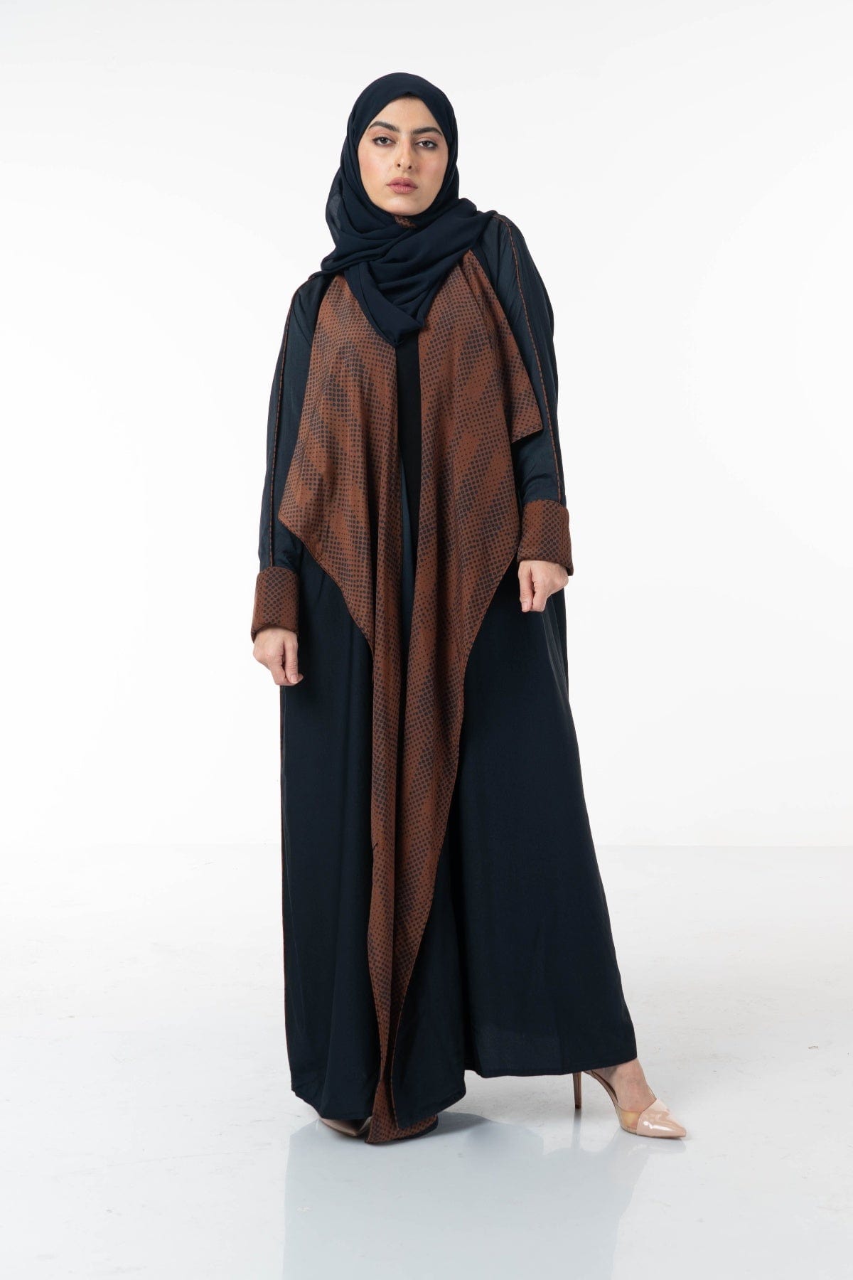 جوهرة عبايه اكمام واسعه كلاسيكية من الحرير المغسول مبطنة بالحرير أسود