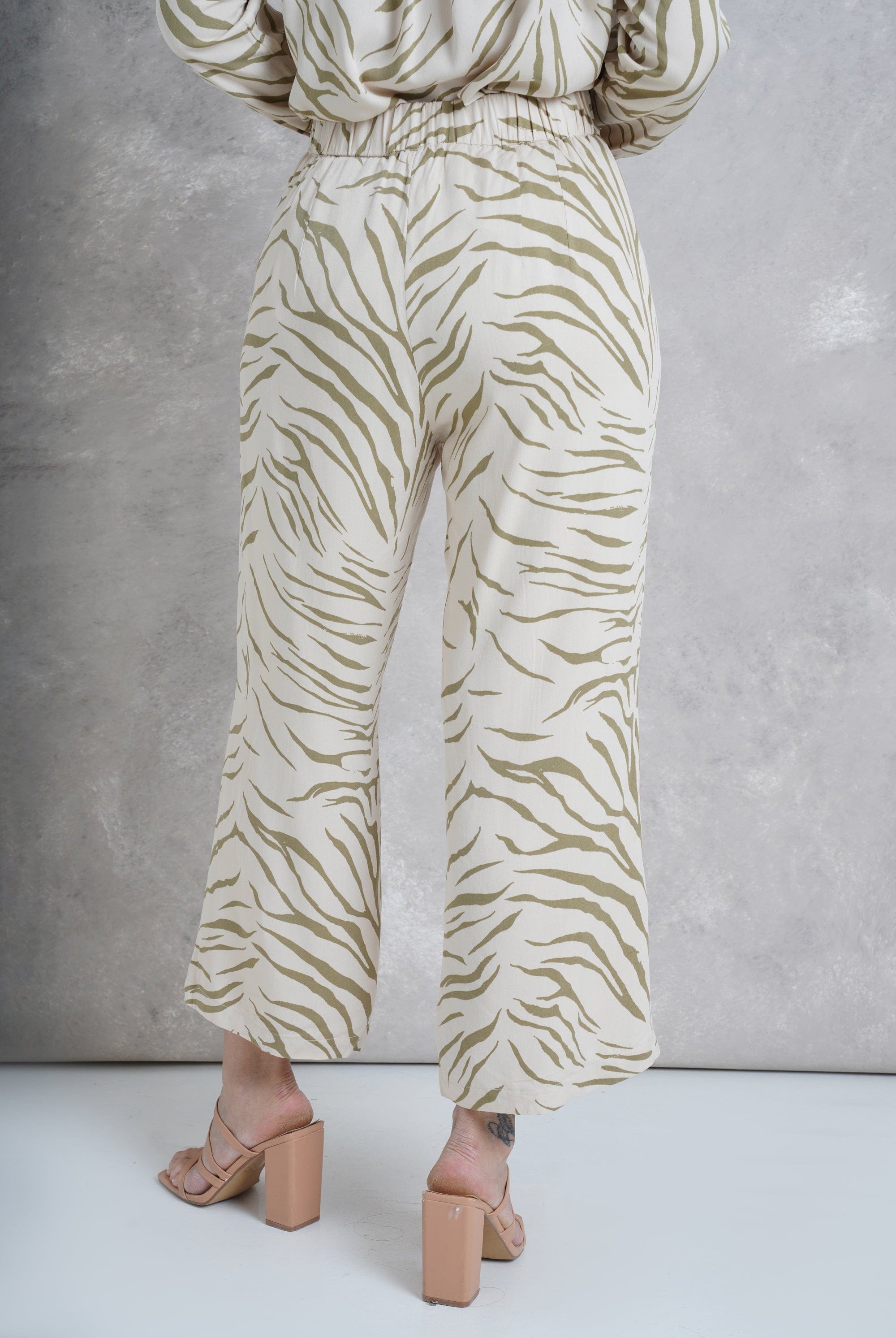 داليدرس بنطلون منقوش وايد ليج وسط مرتفع طويل نسائي