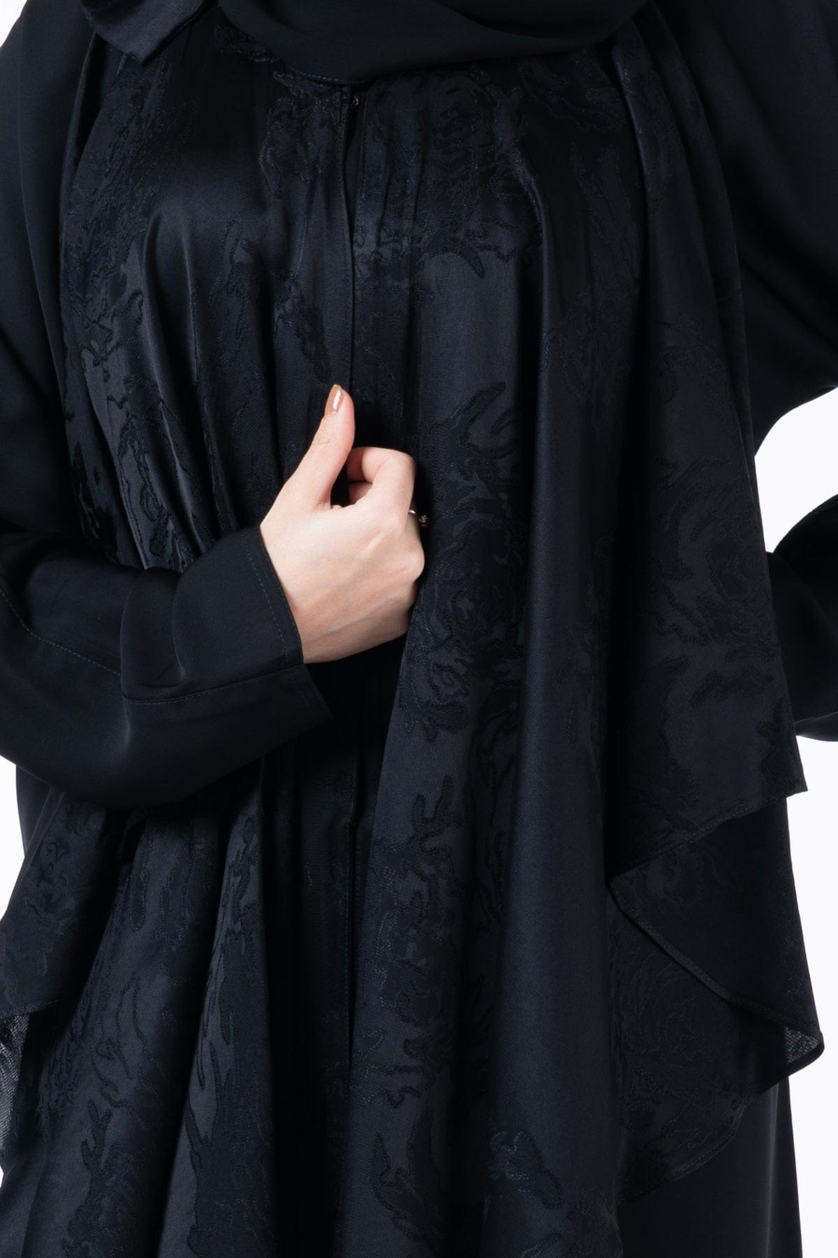 جوهرة عبايه حرير من بلاك بيري على شكل زهور أسود