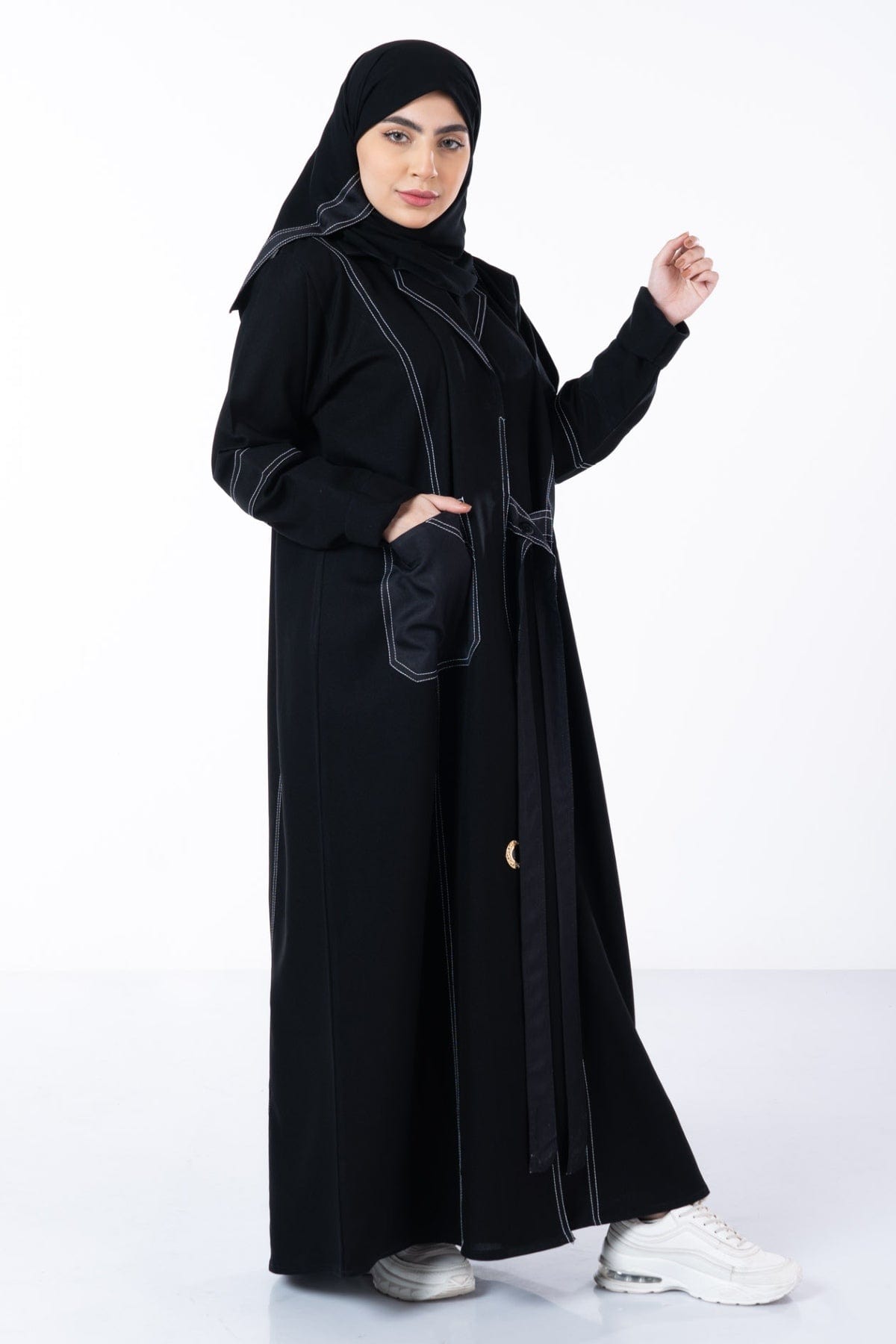 جوهرة عباية كتان بخطوط بيضاء بجيوب كم طويل أسود