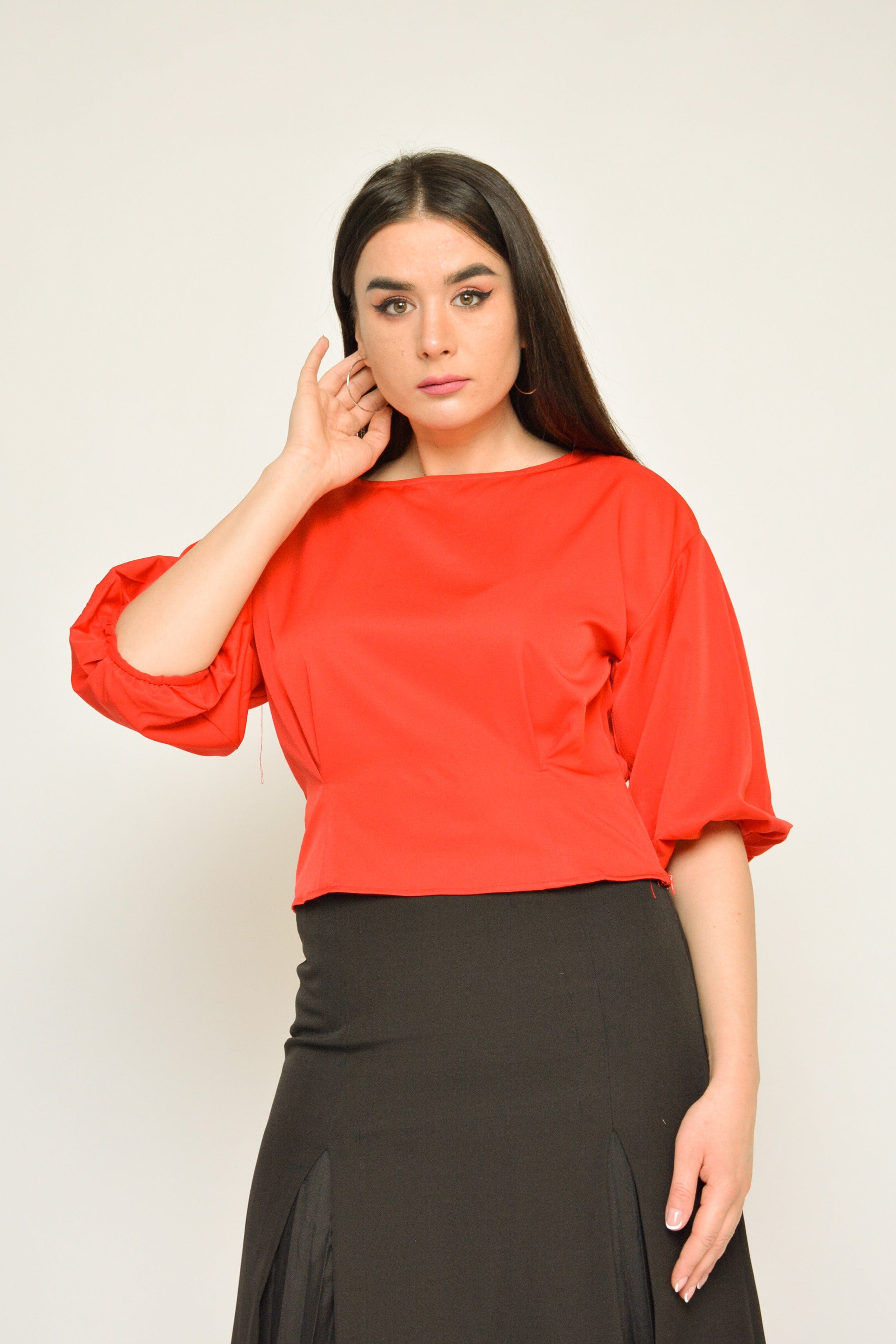 نتشي بلوزة كلاسيكية سادة مخصرة أكمام طويلة بف نسائي