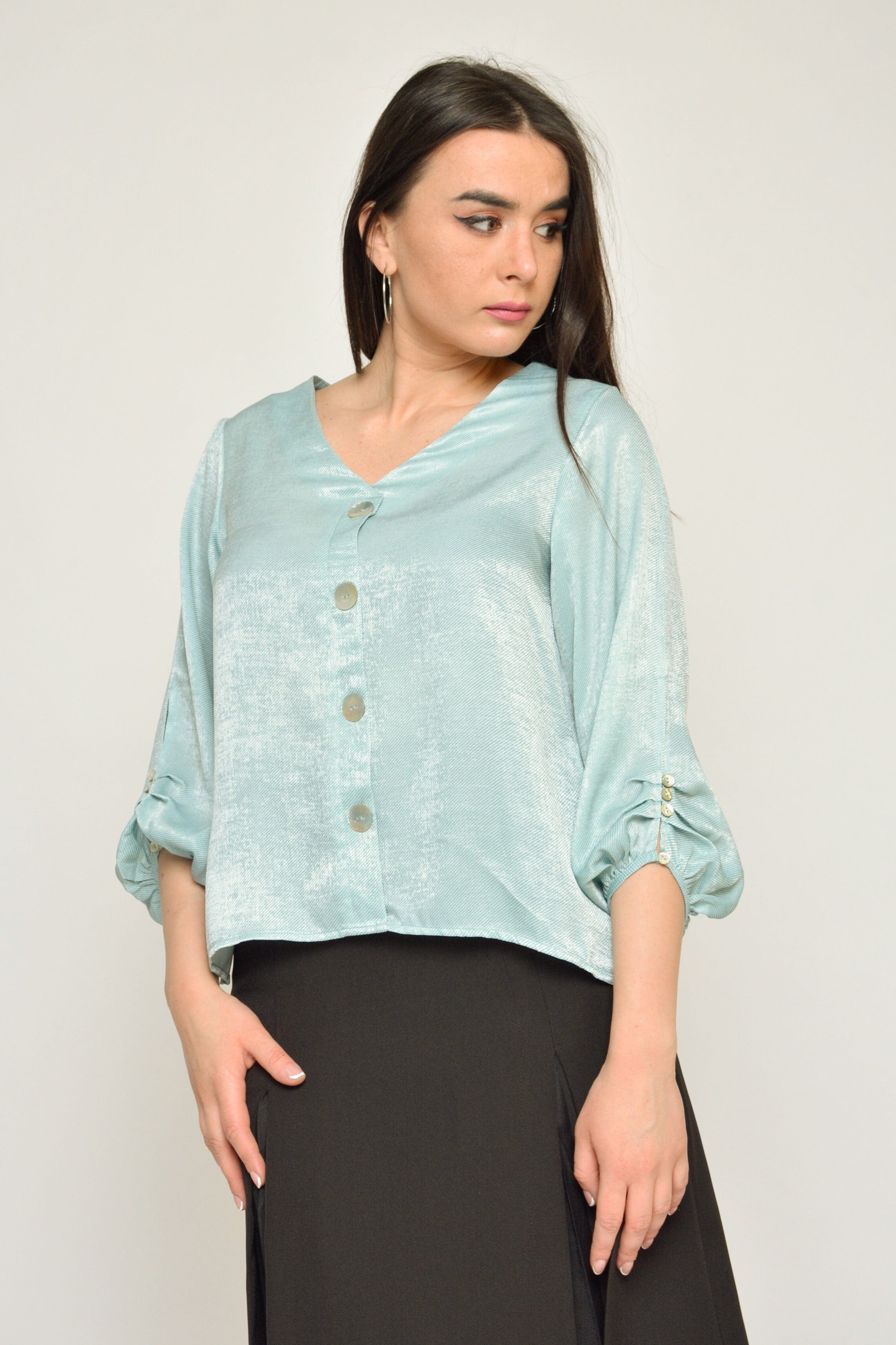 نتشي بلوزة بأزرار أمامية 3/4 كم منفوخ بأزرار نسائي