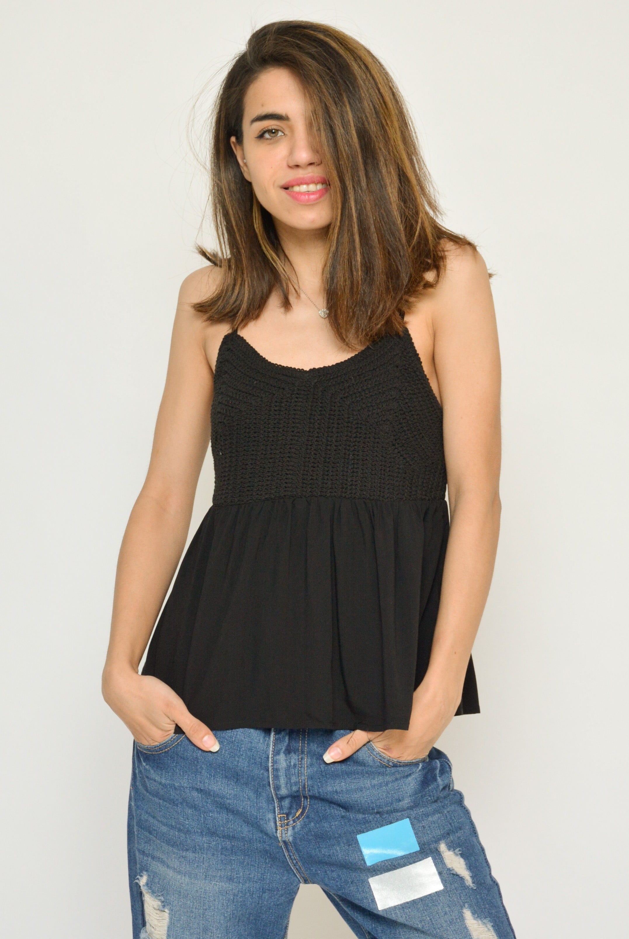 كيتشن بلوزة مكشكشة قصيرة بحمالات