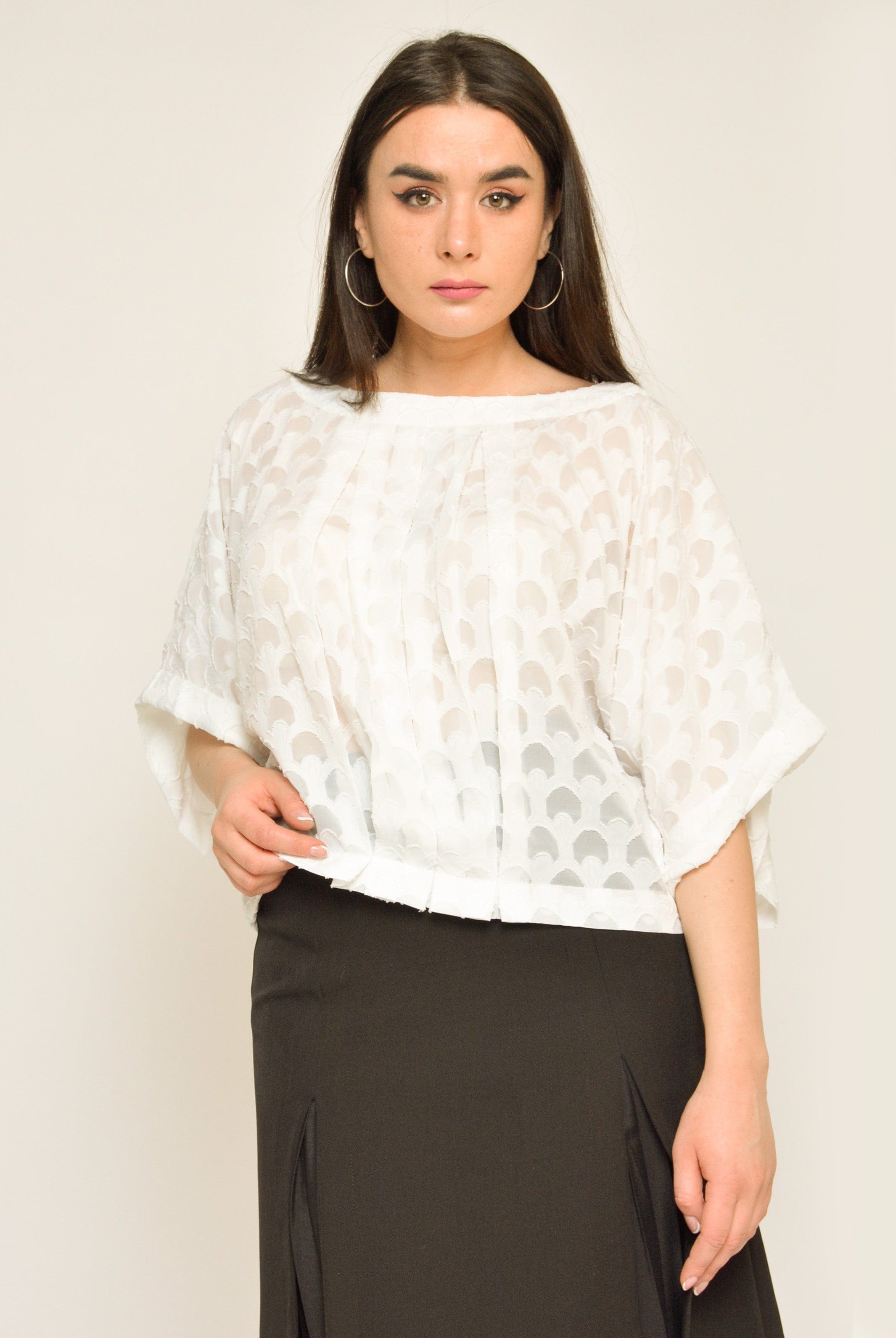 نتشي بلوزة دانتيل فراشة كم قصير نسائي