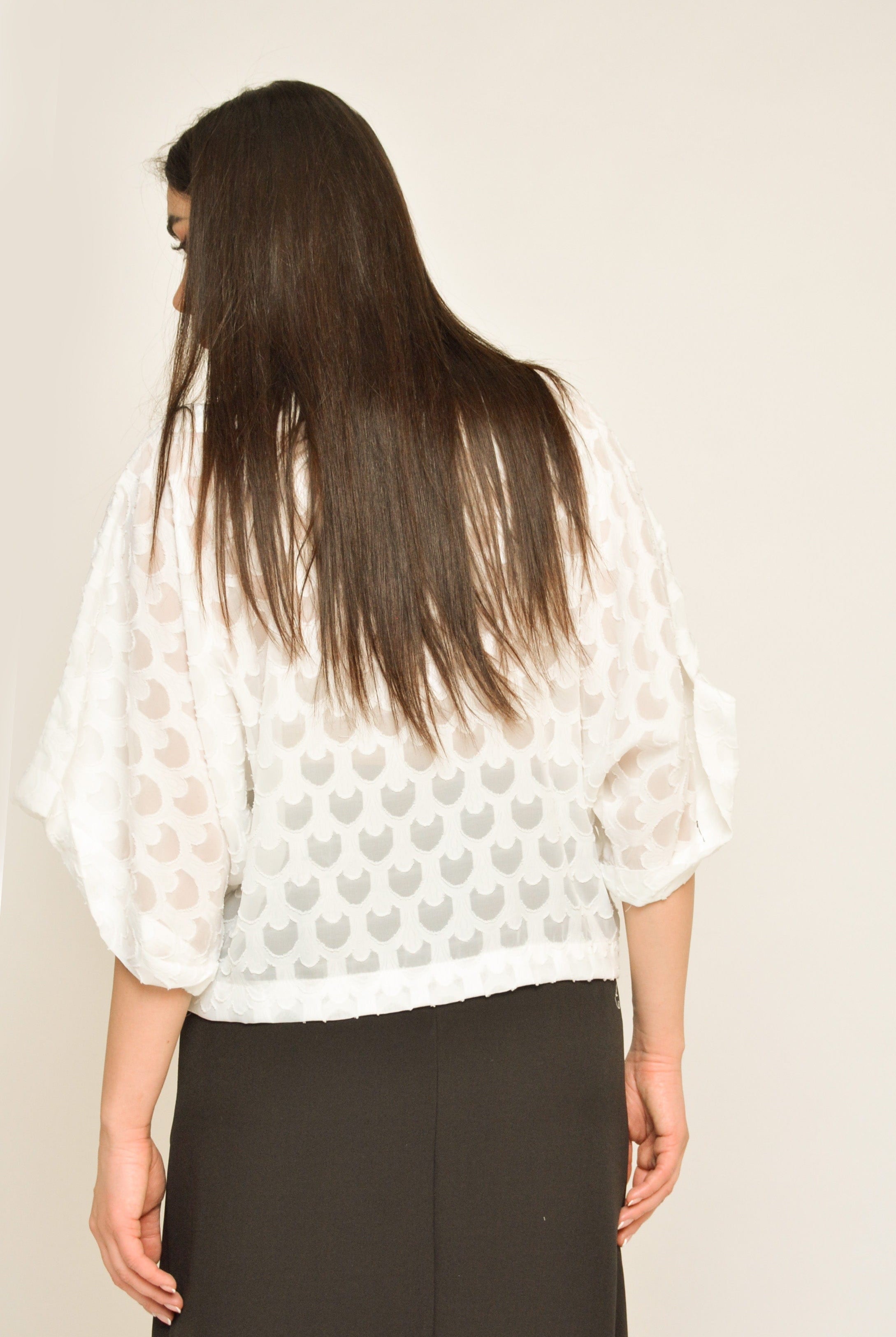 نتشي بلوزة دانتيل فراشة كم قصير نسائي