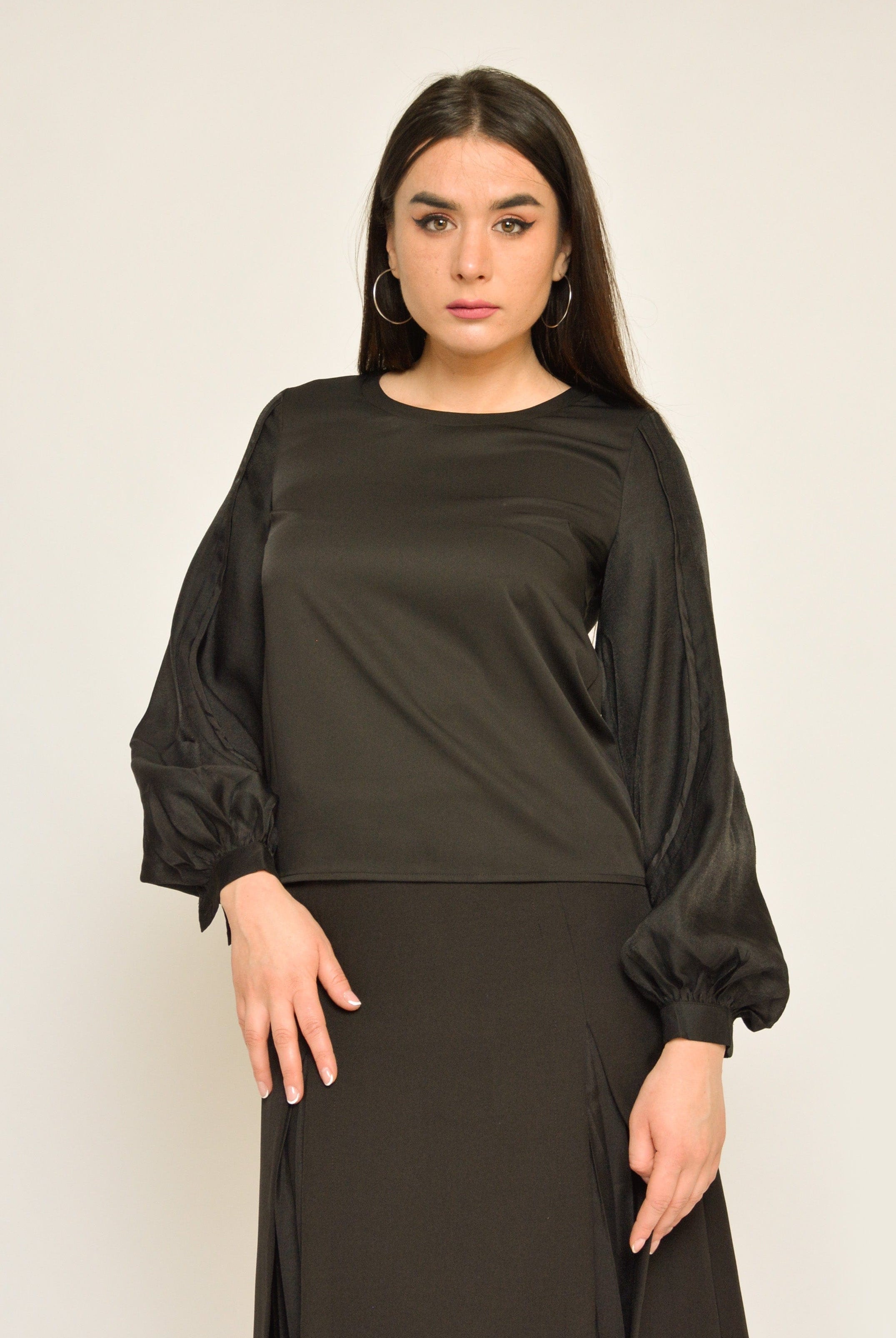 نتشي بلوزة سادة بكم طويل بف وأساور نسائي