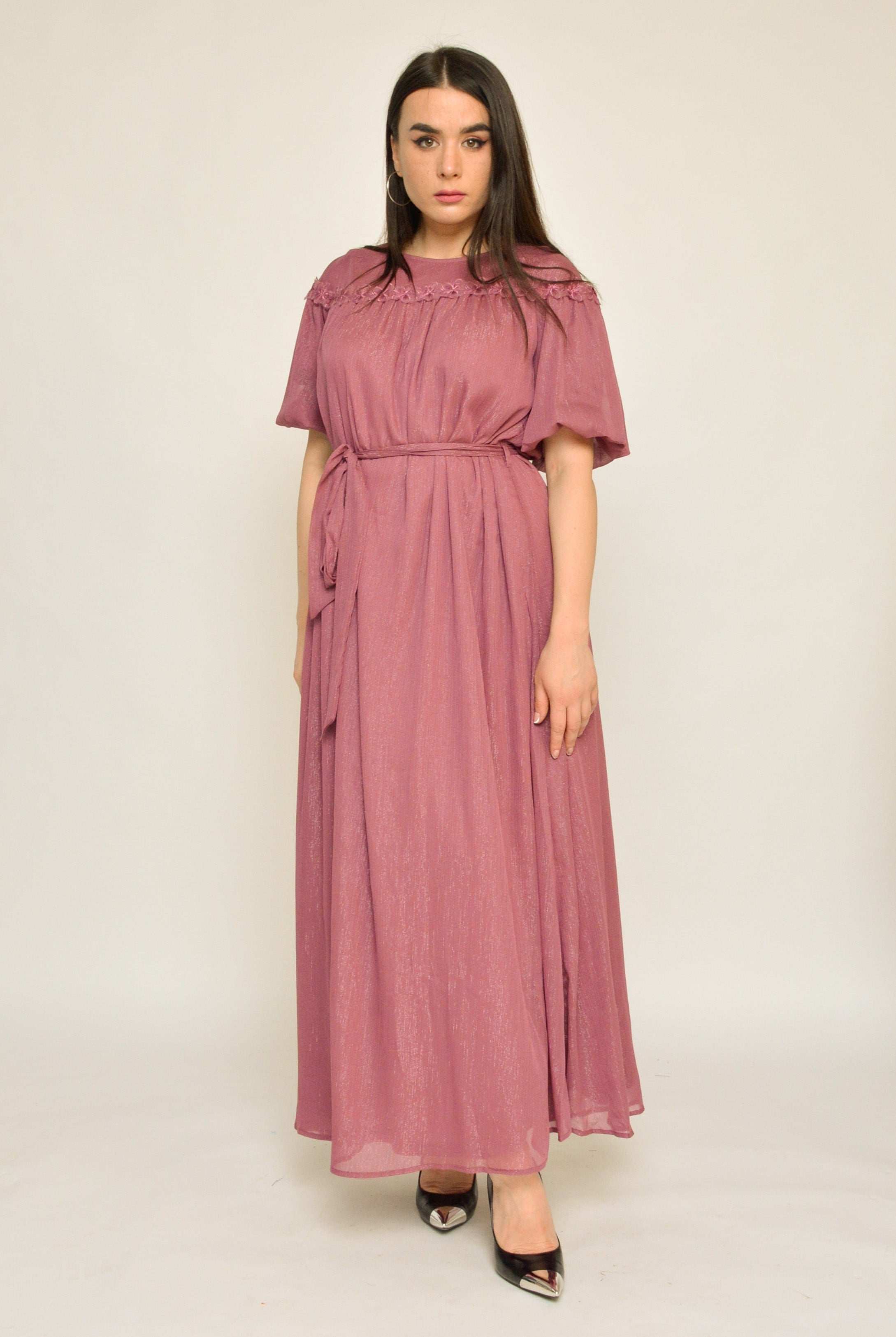 نتشي فستان طويل سادة برباط كم قصير