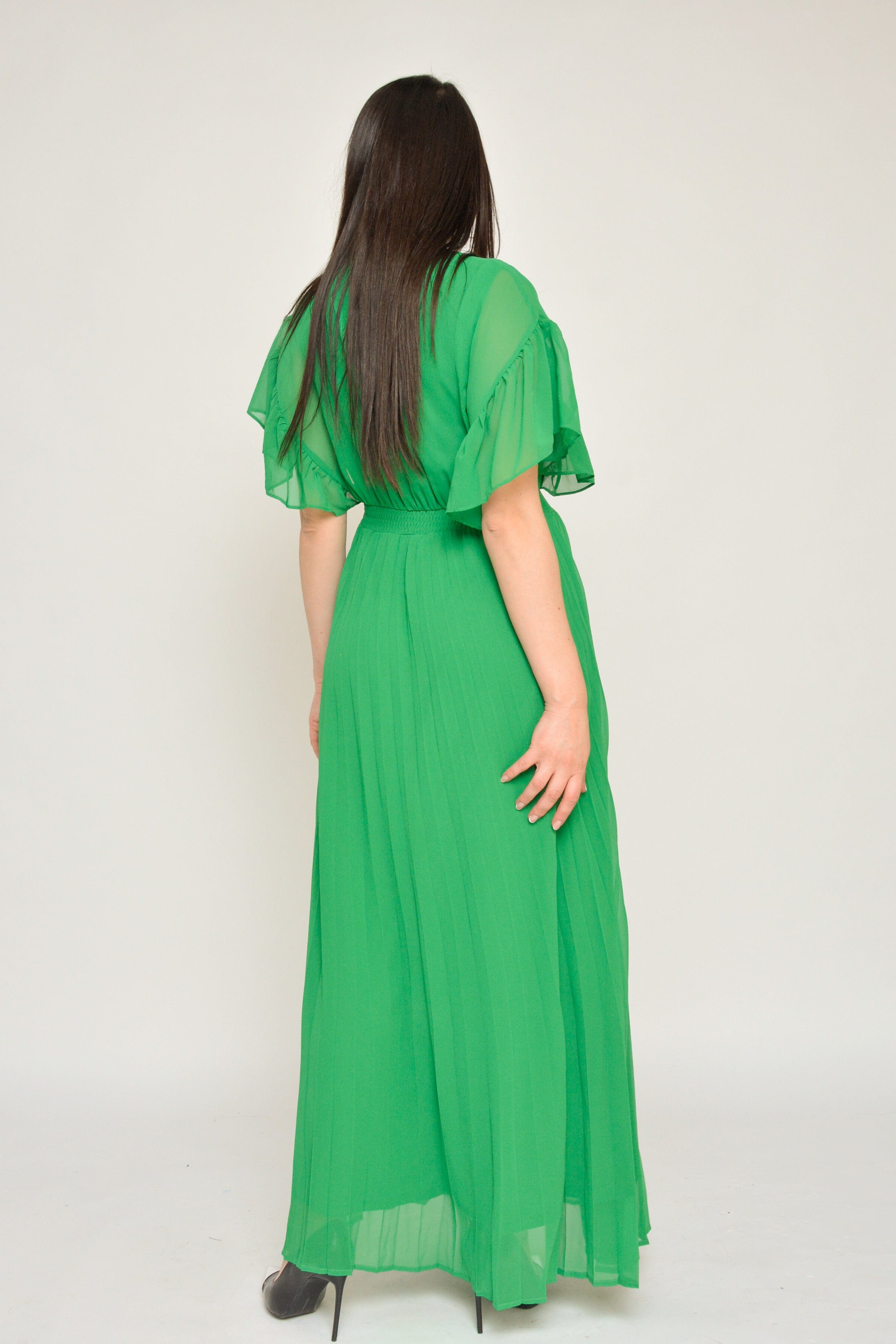 ูุชุดู ูุณุชุงู ุทููู ุดูููู ูุงุฌูุงู ูุณุฑุงุช ุนูู ุงูุตุฏุฑ ูู
ูุตูุฑ