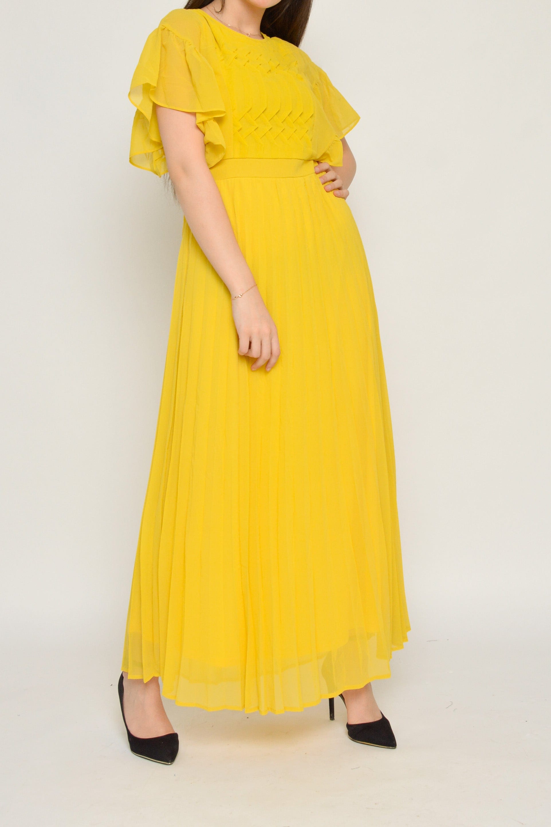 ูุชุดู ูุณุชุงู ุทููู ุดูููู ูุงุฌูุงู ูุณุฑุงุช ุนูู ุงูุตุฏุฑ ูู
ูุตูุฑ