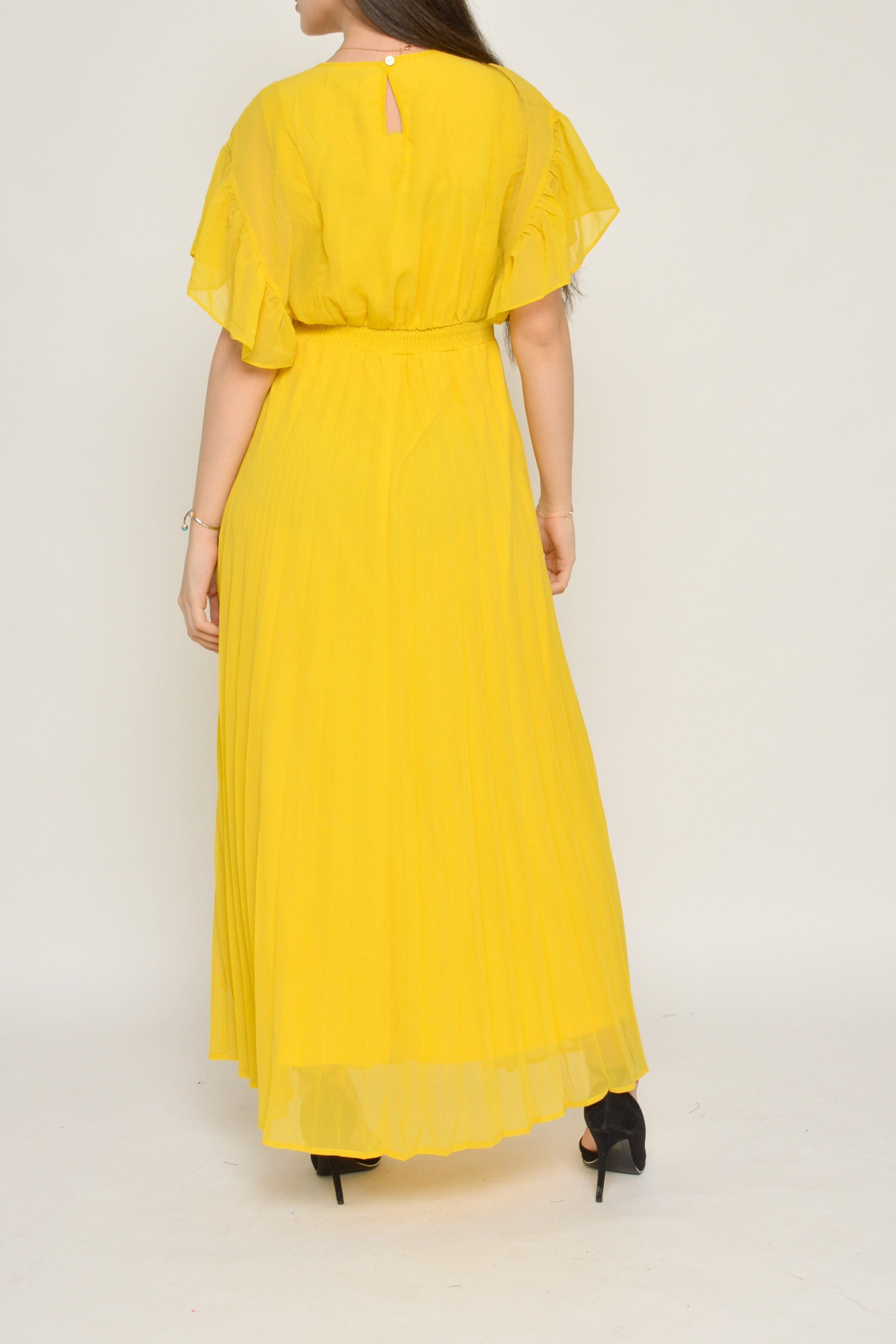 ูุชุดู ูุณุชุงู ุทููู ุดูููู ูุงุฌูุงู ูุณุฑุงุช ุนูู ุงูุตุฏุฑ ูู
ูุตูุฑ