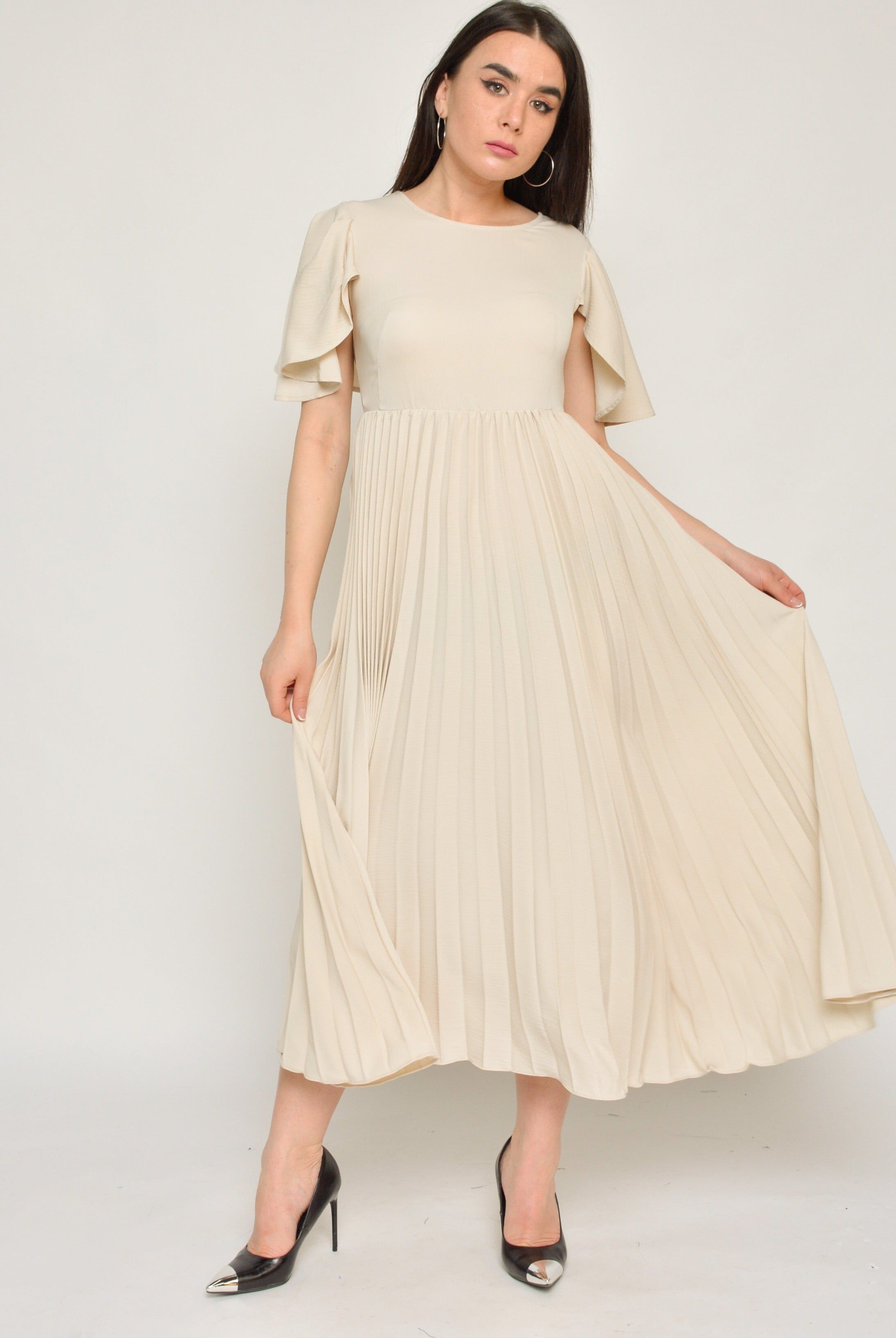 نتشي فستان ميدي بأكمام قصيرة مفتوحة بليسية