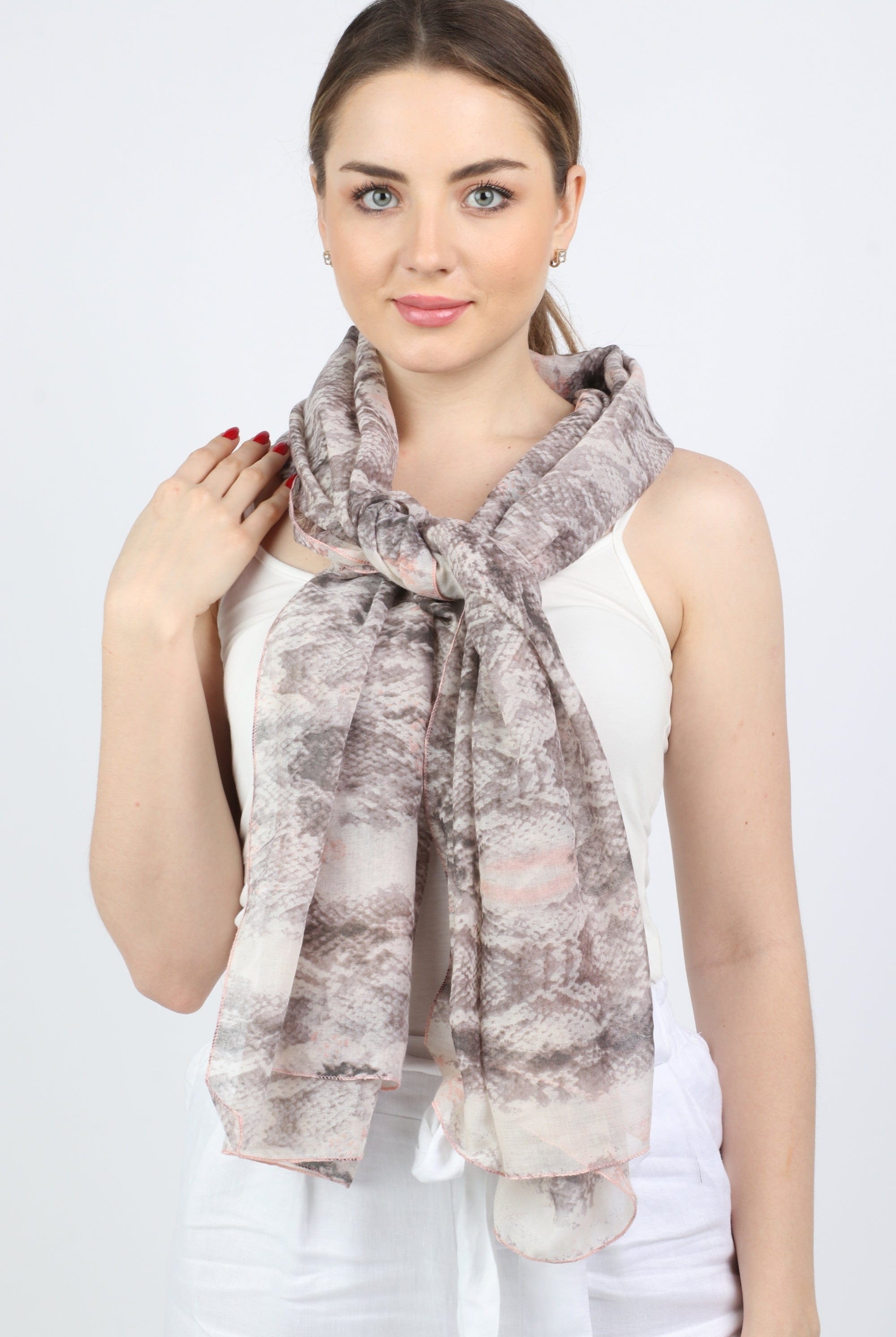 نتشي وشاح بطبعة النمر شيفون نسائي