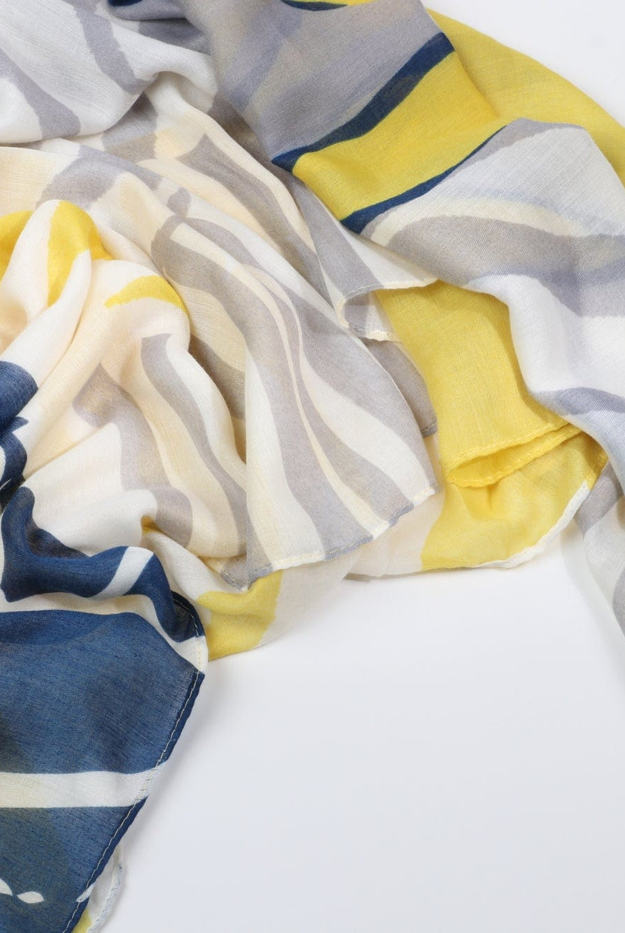 نتشي وشاح خفيف مشجر نسائي