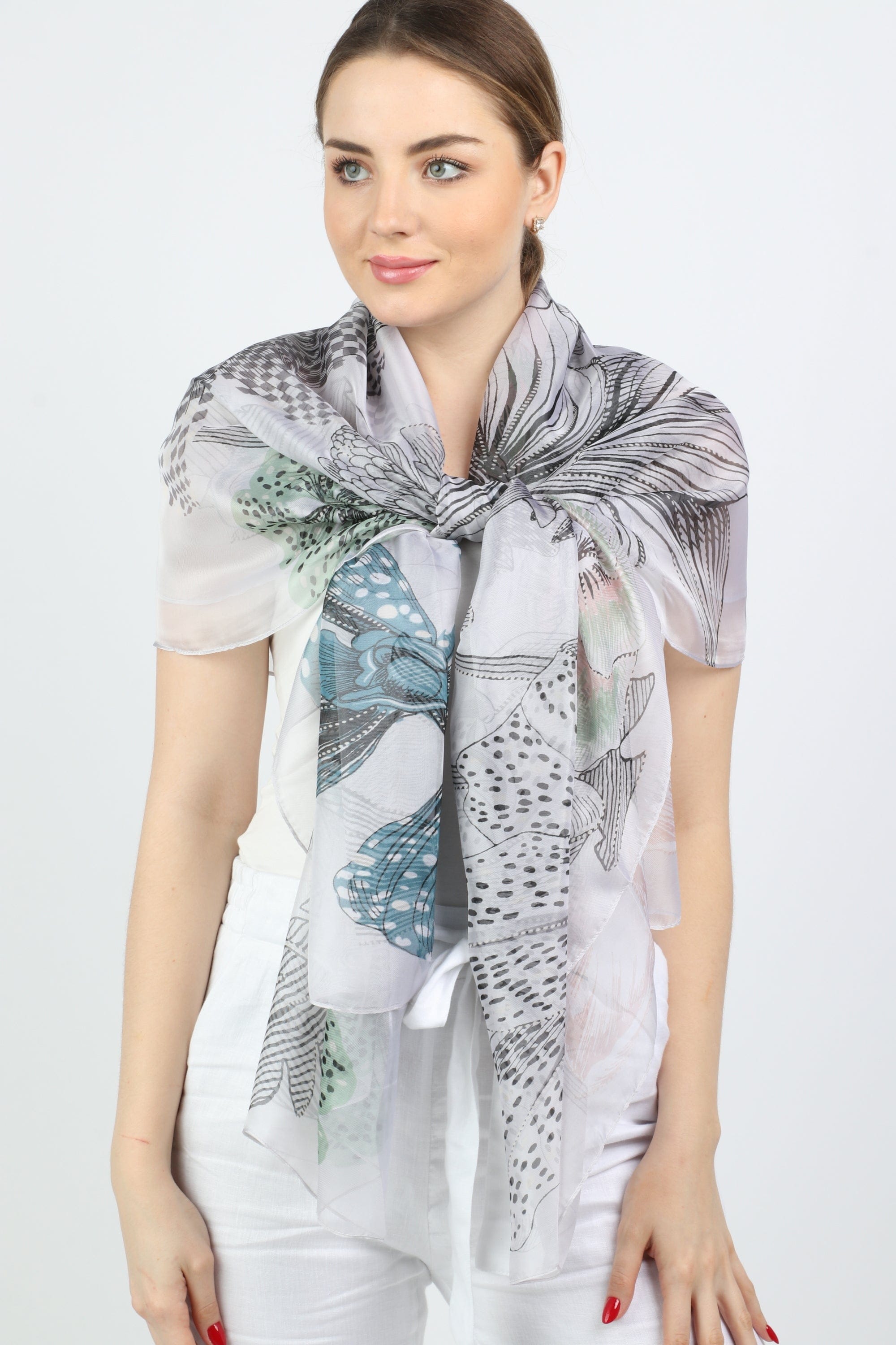 نتشي وشاح مشجر نسائي