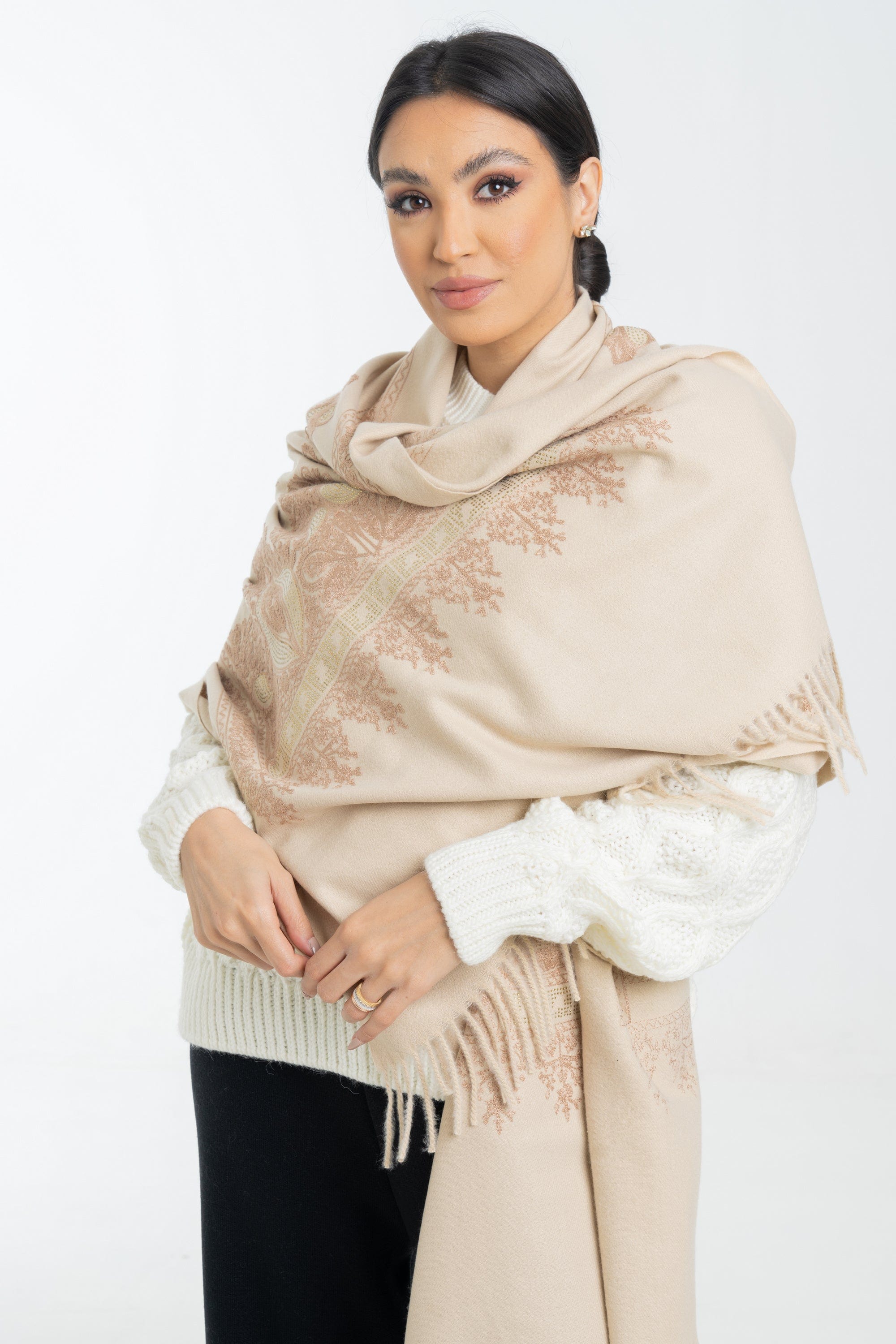 نتشي وشاح نسائي طويل بنقشة تراثية