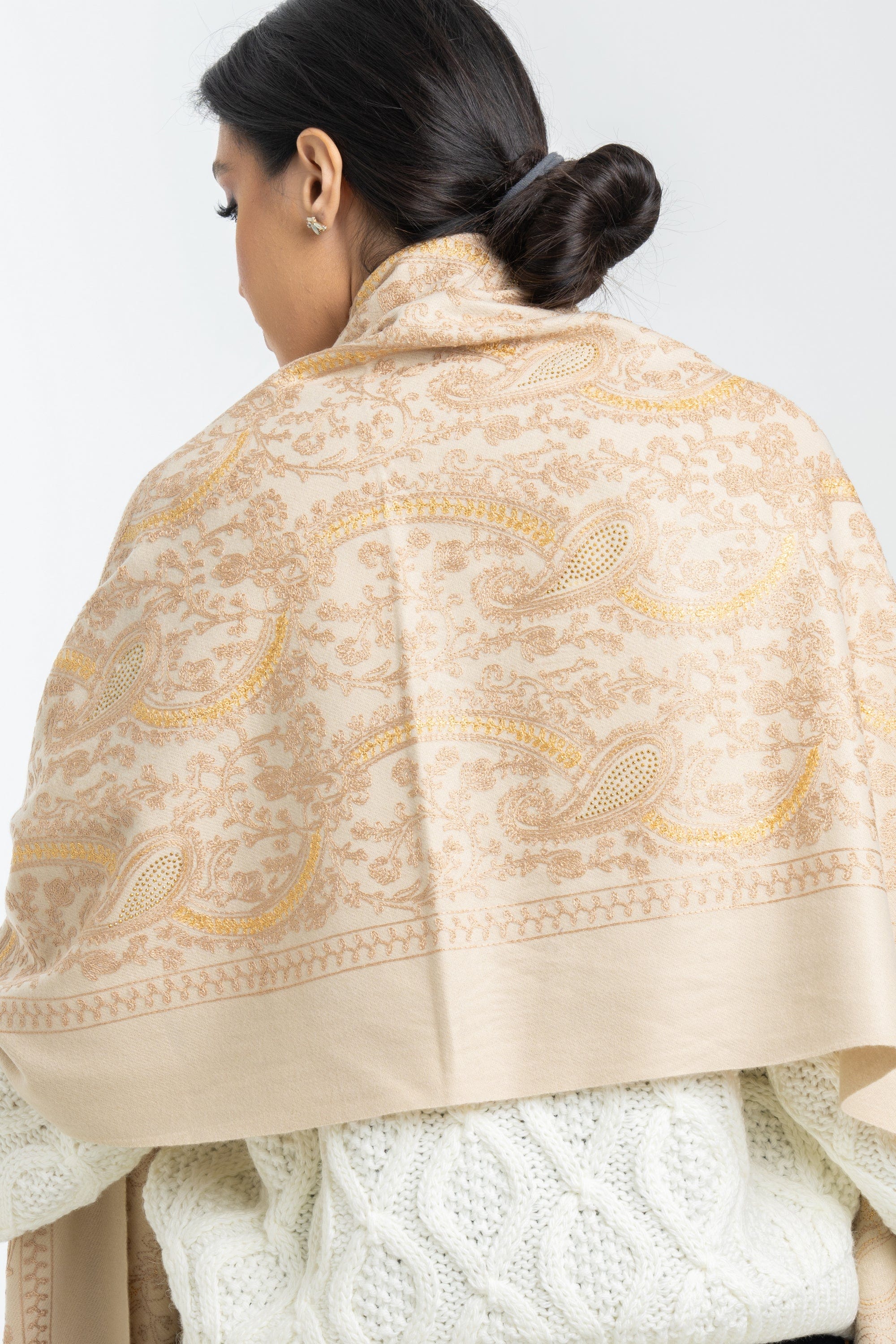 نتشي شال نسائي مطرز بورد