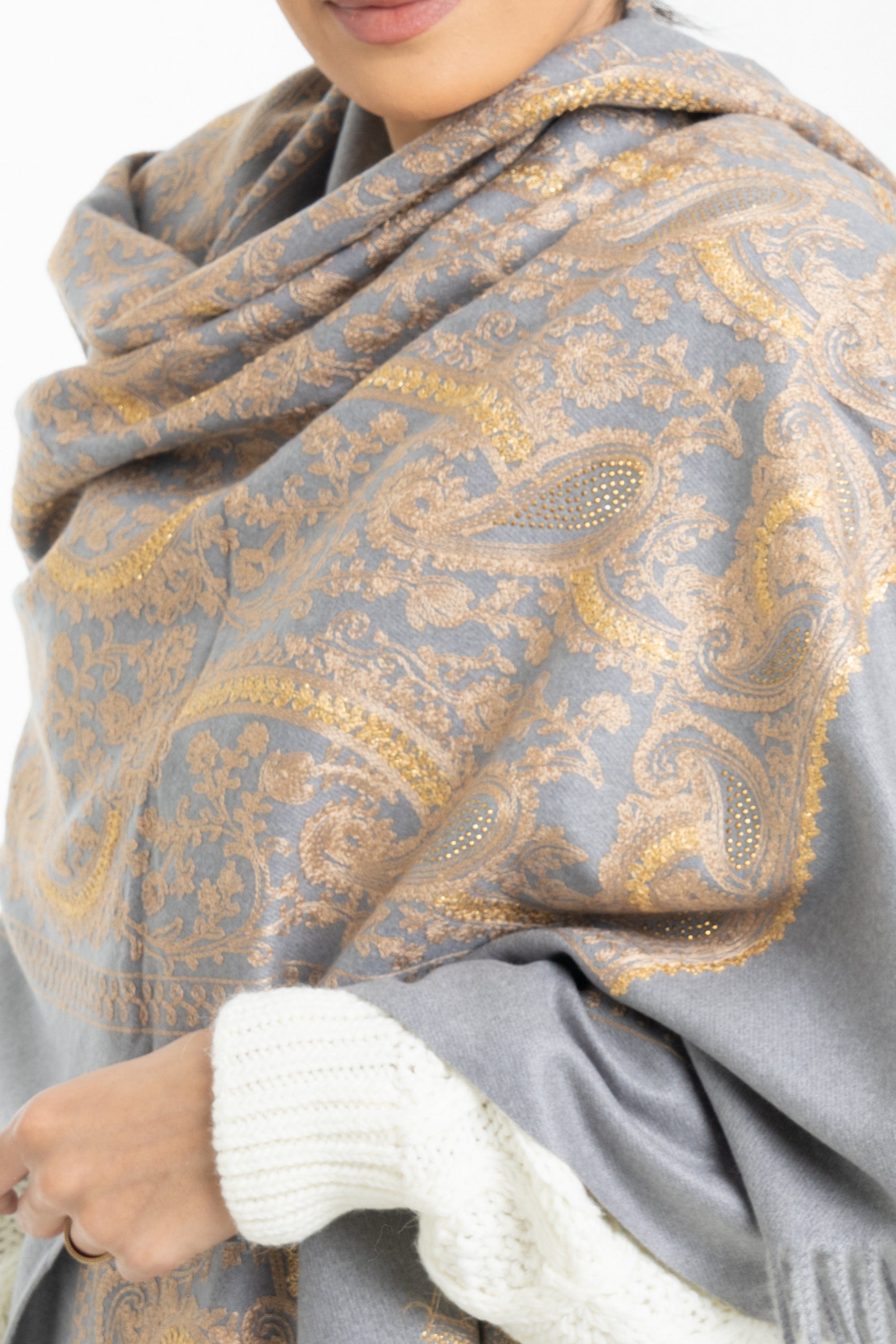 نتشي شال نسائي مطرز بورد