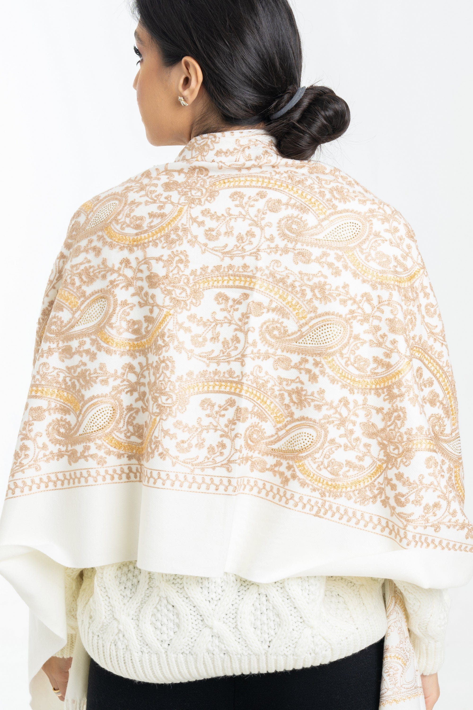 نتشي شال نسائي مطرز بورد