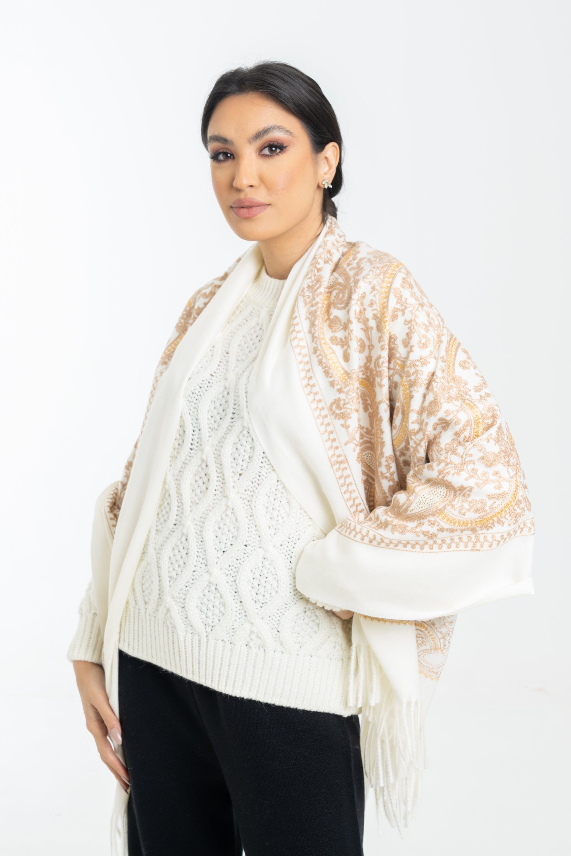 نتشي شال نسائي مطرز بورد