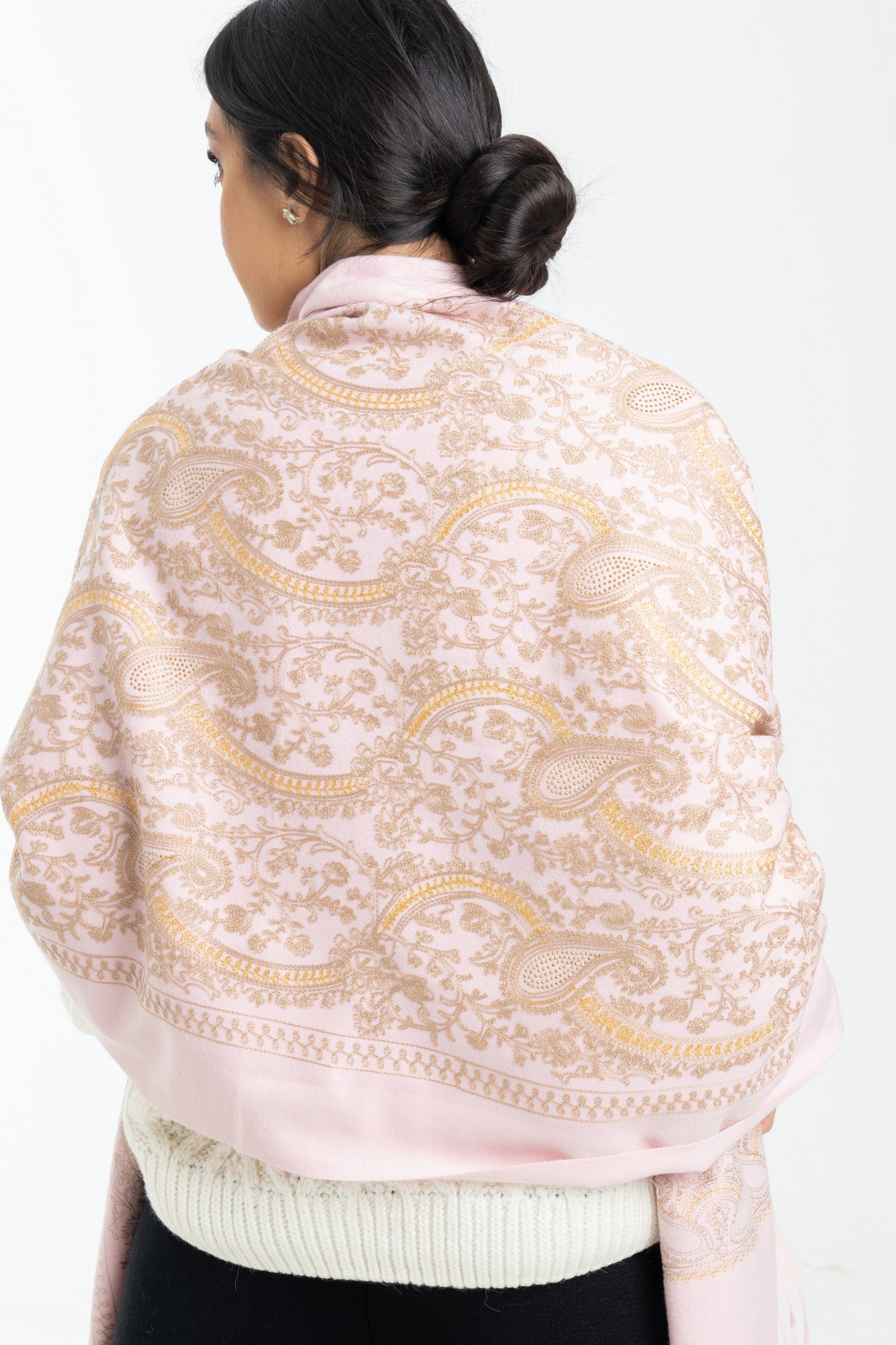 نتشي شال نسائي مطرز بورد