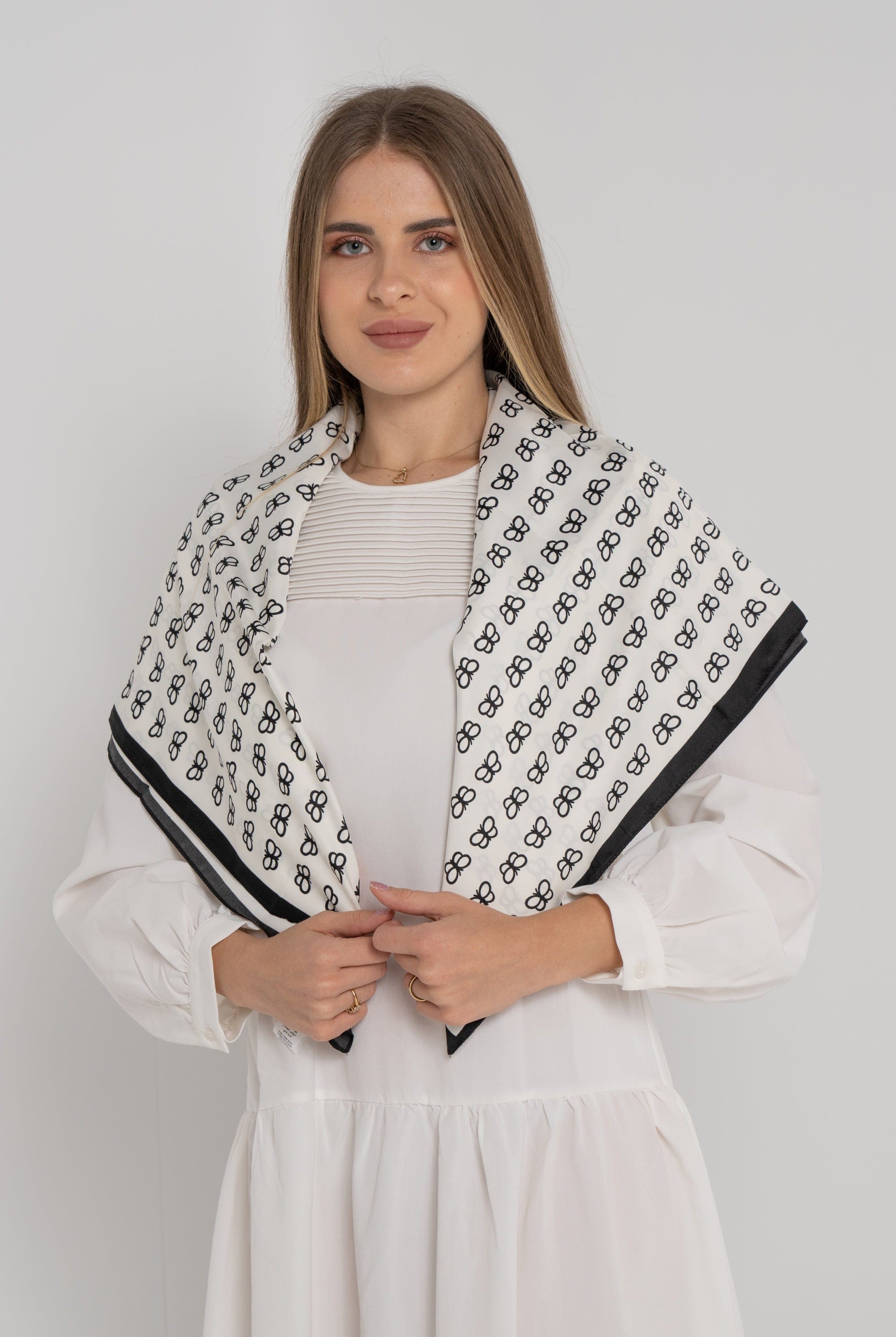 نتشي وشاح صغير مربع نسائي