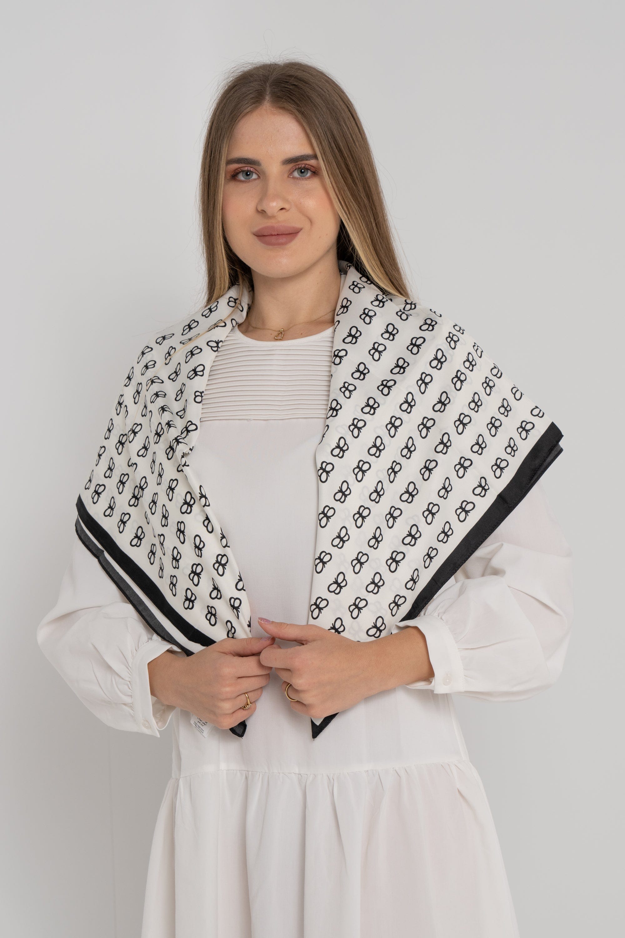 نتشي وشاح صغير مربع نسائي