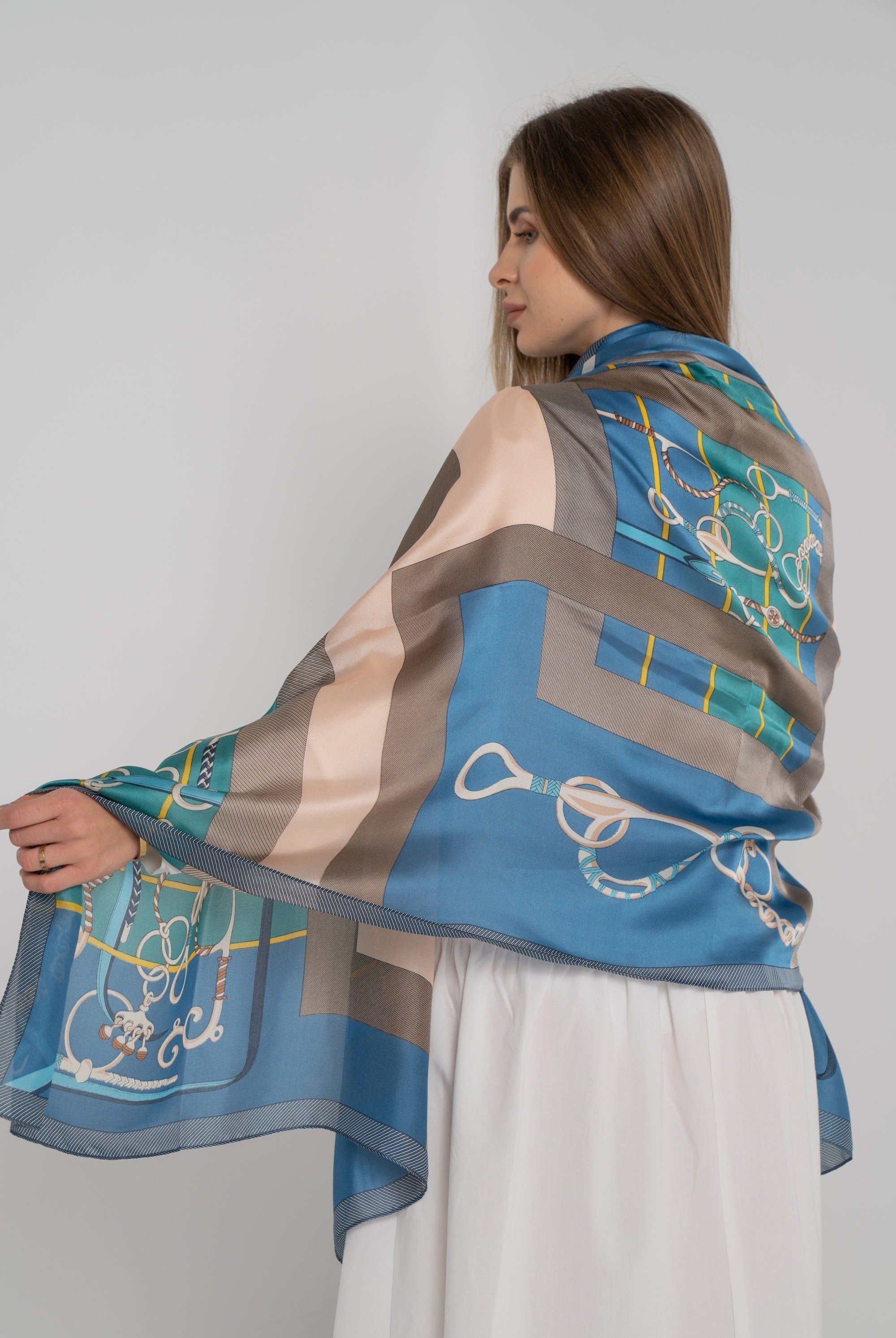 نتشي سكارف منقوش كبير أزرق