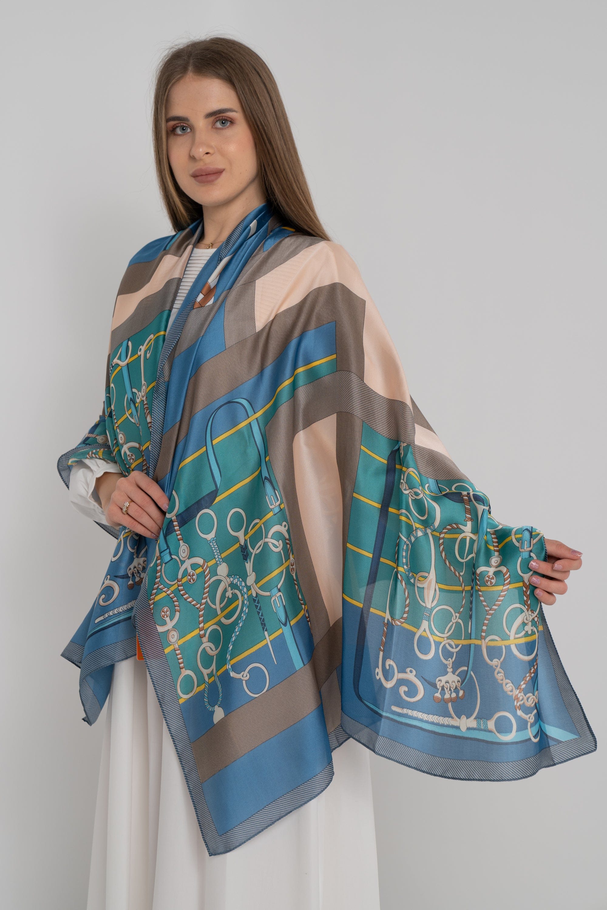 نتشي سكارف منقوش كبير أزرق