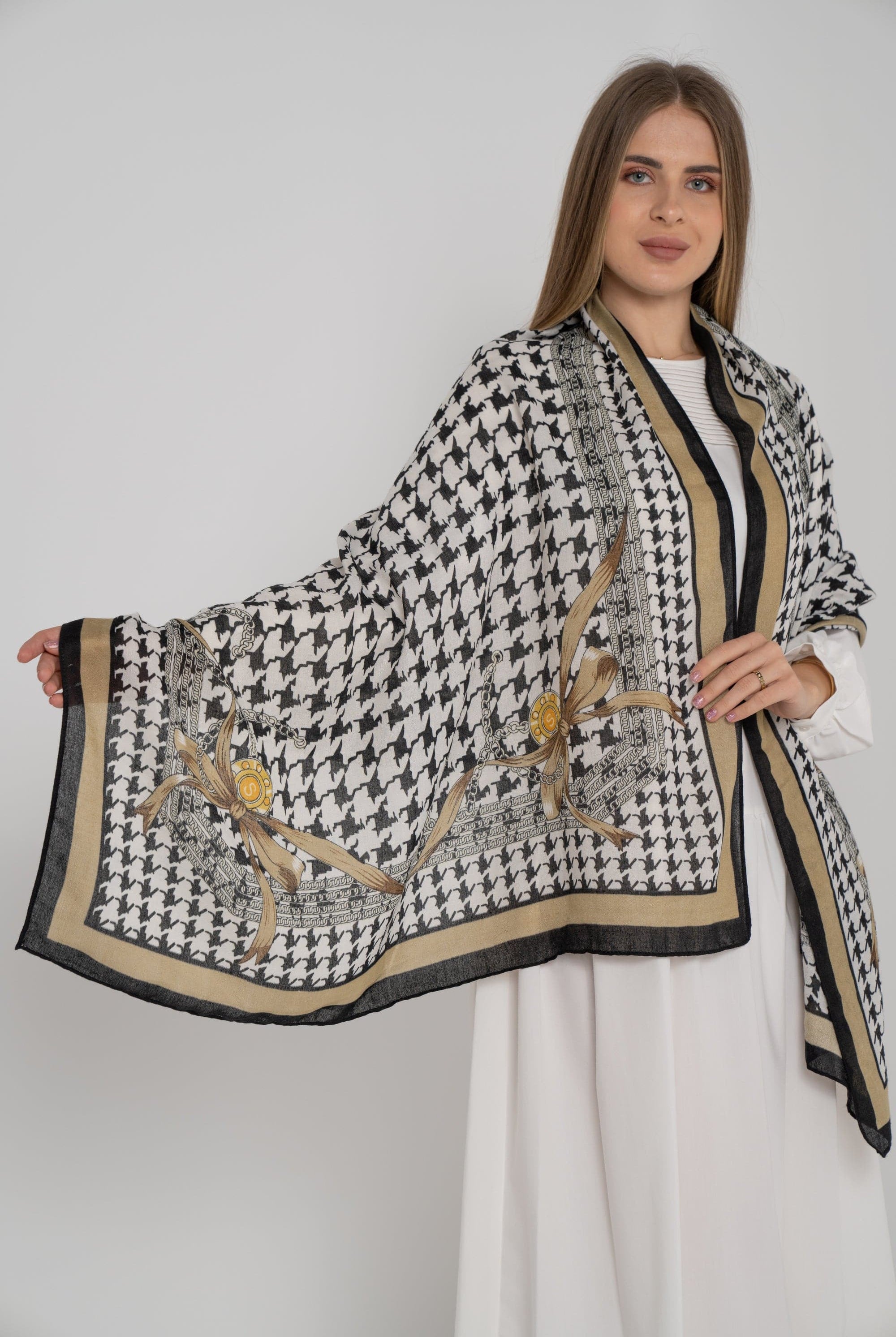 نتشي سكارف منقوش كبير