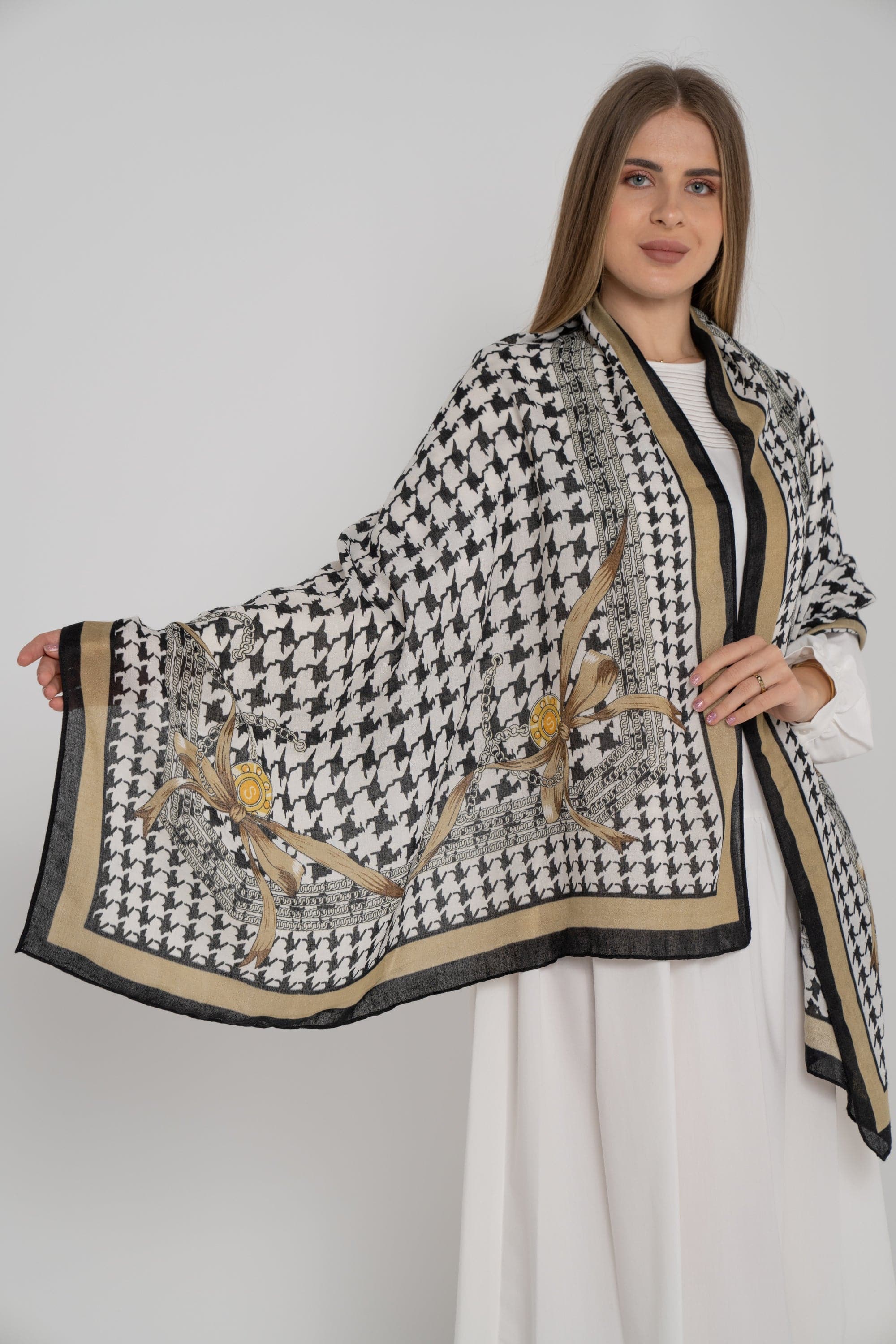 نتشي سكارف منقوش كبير