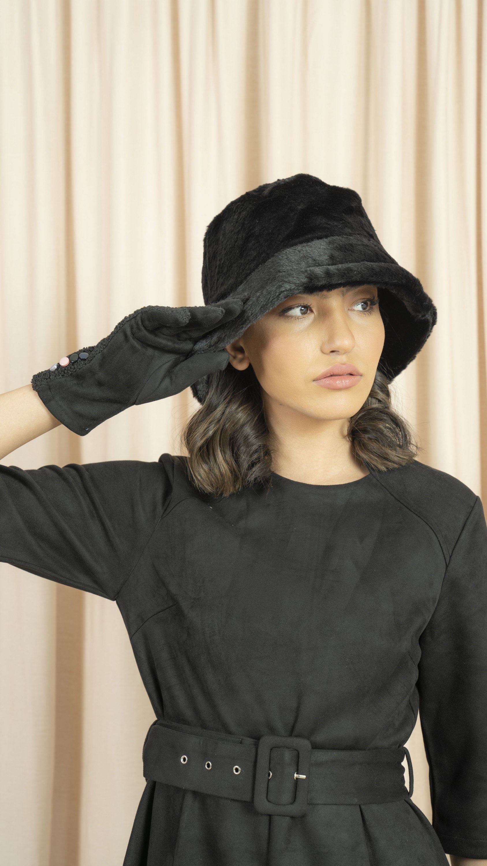 نتشي طاقية فرو نسائية كلاسيك أسود