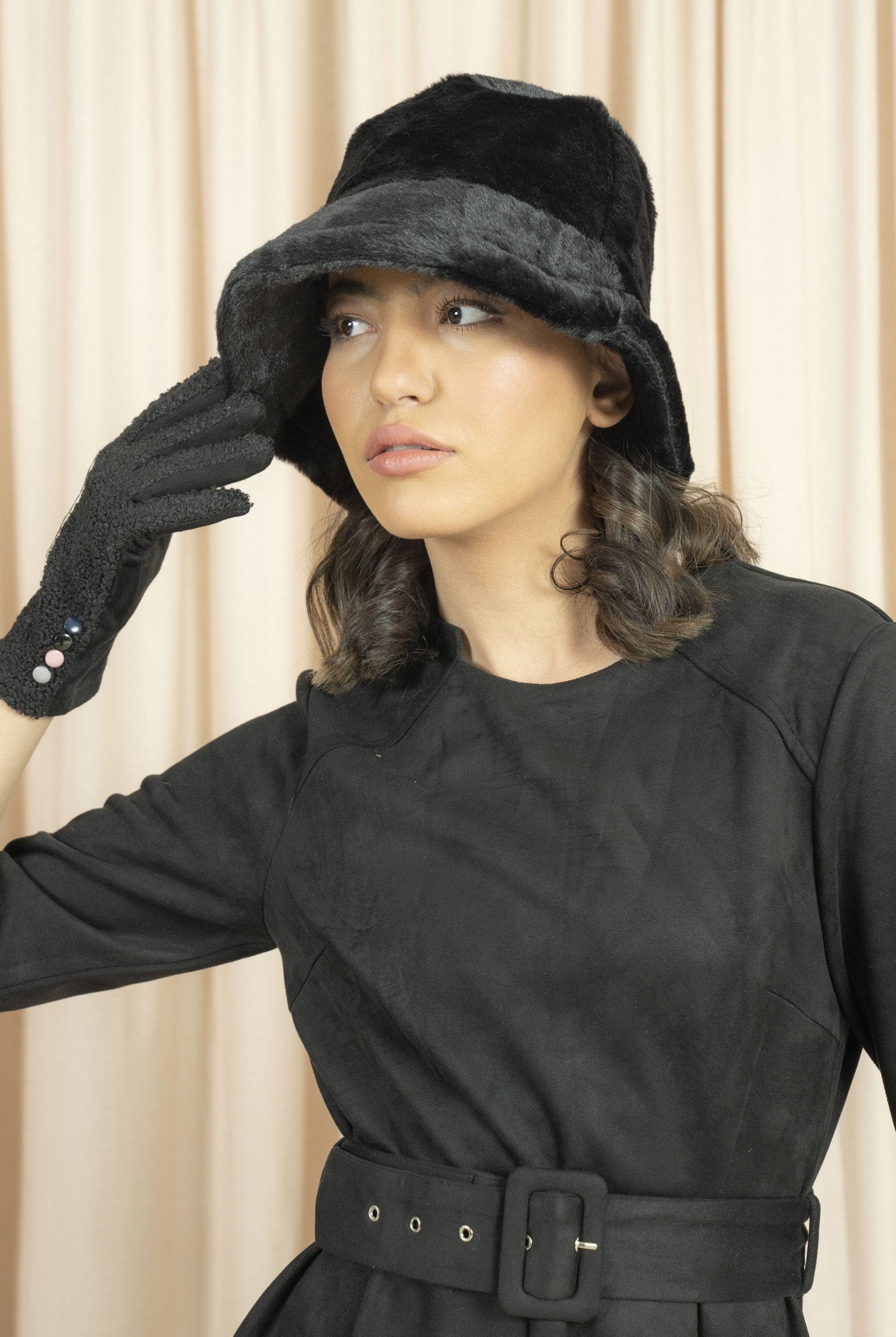 نتشي طاقية فرو نسائية كلاسيك أسود