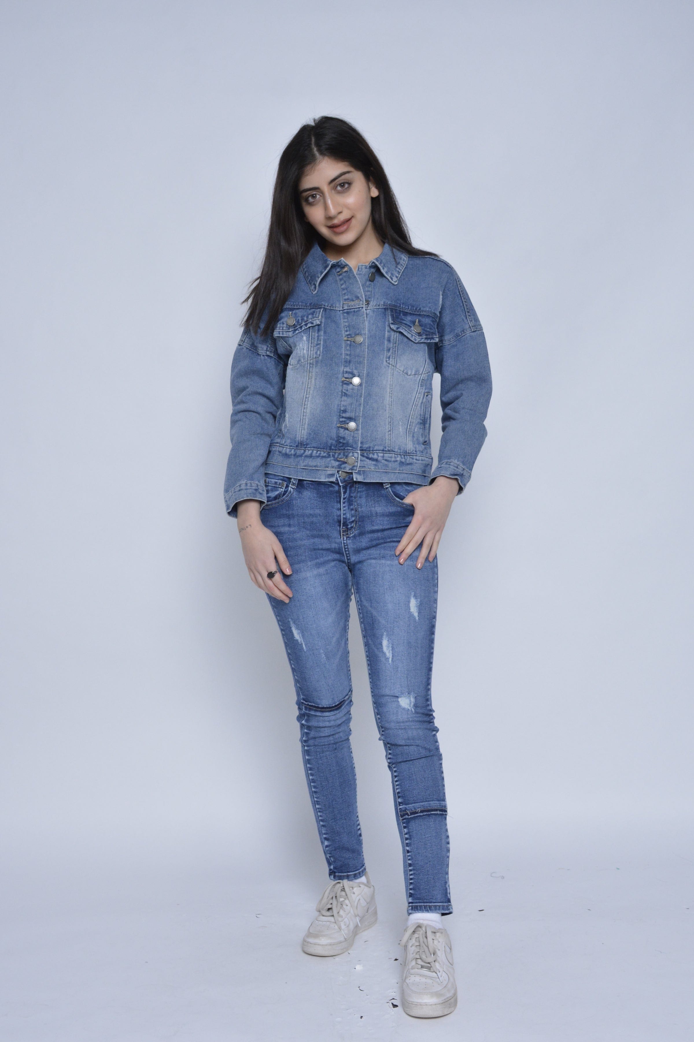 نتشي جاكيت جينز بياقة وأزرار أمامية معدنية كم طويل نسائي