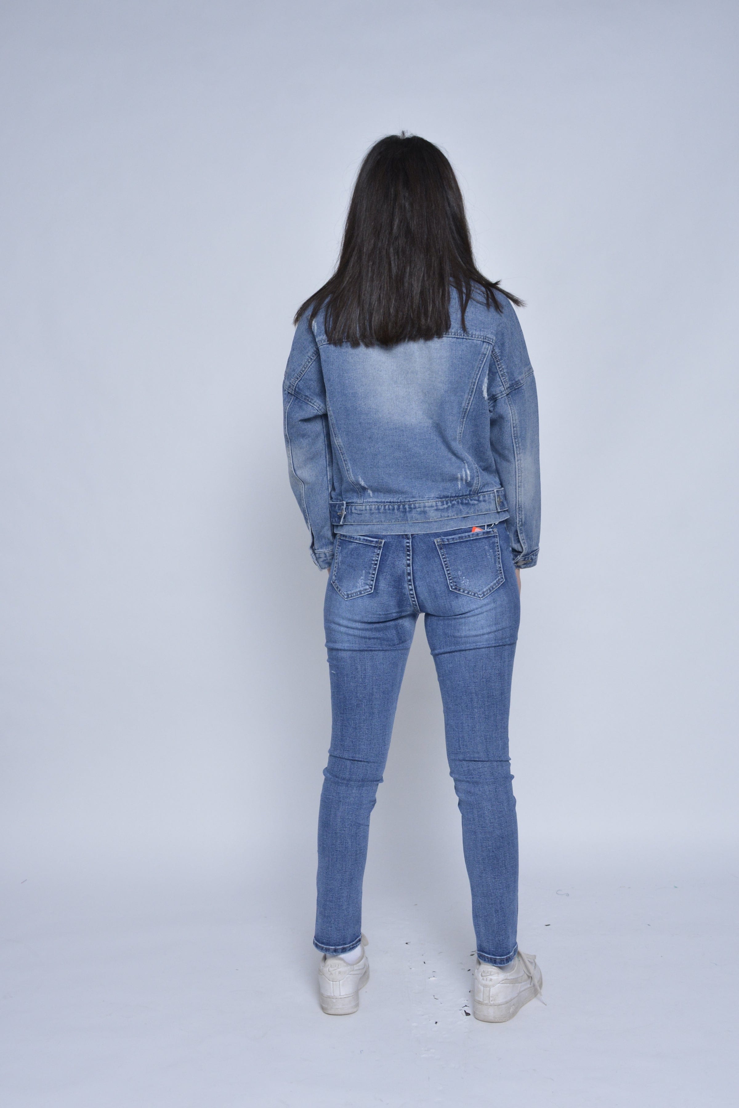 نتشي جاكيت جينز بياقة وأزرار أمامية معدنية كم طويل نسائي