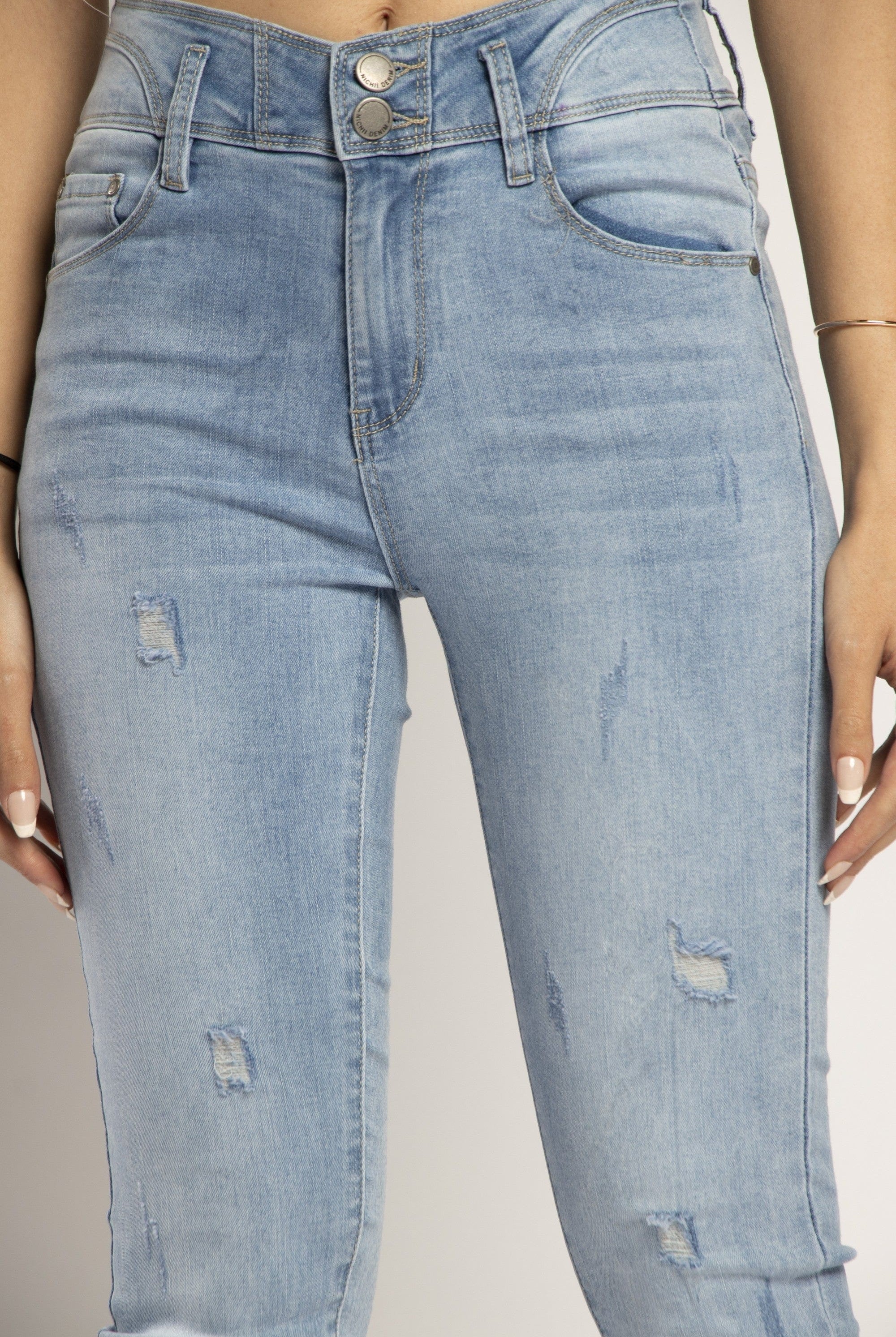 نتشي بنطلون جينز سكيني مصمم مع قطع طويل نسائي