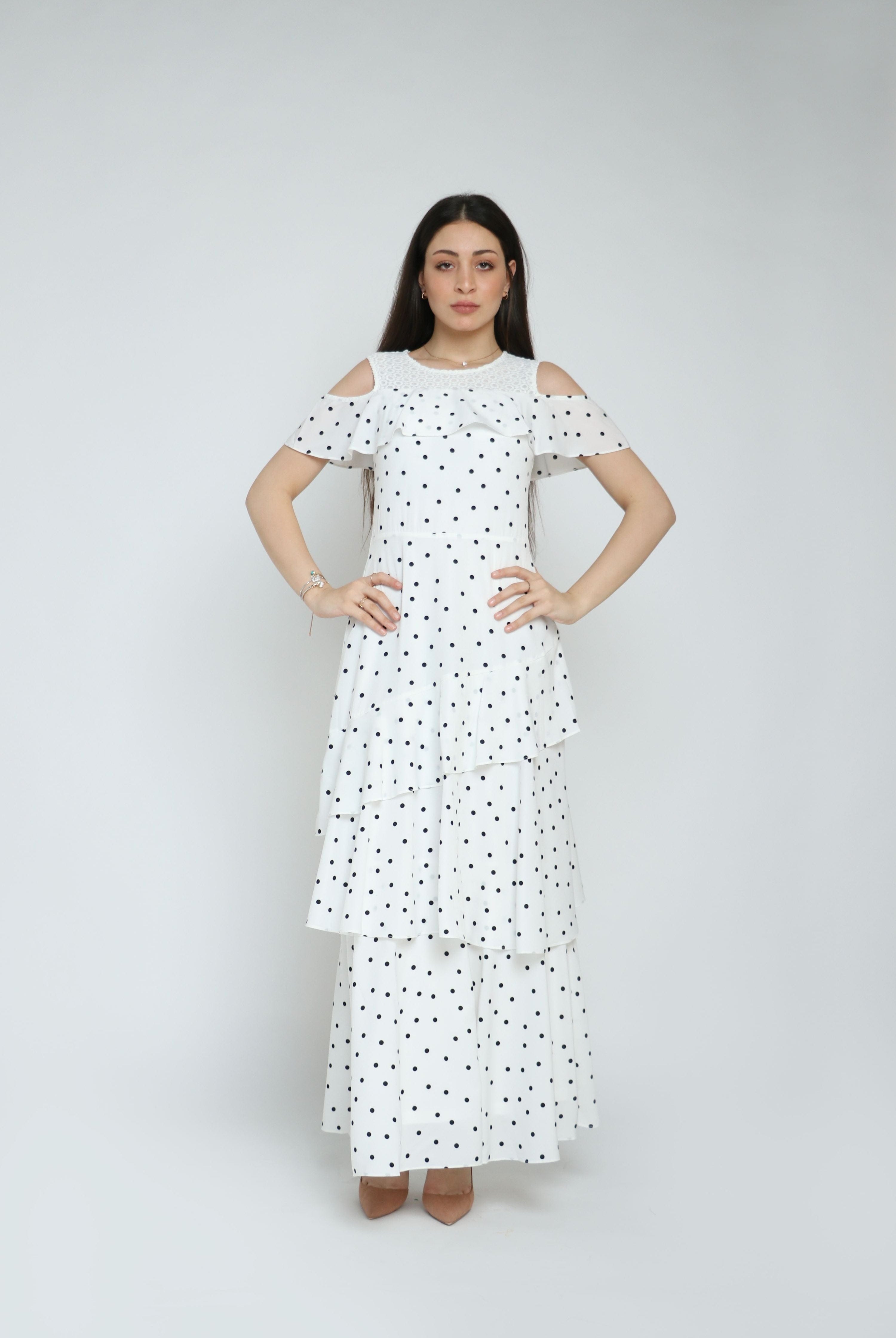 نتشي فستان طويل طبقات منقط كتف مكشوف كم قصير