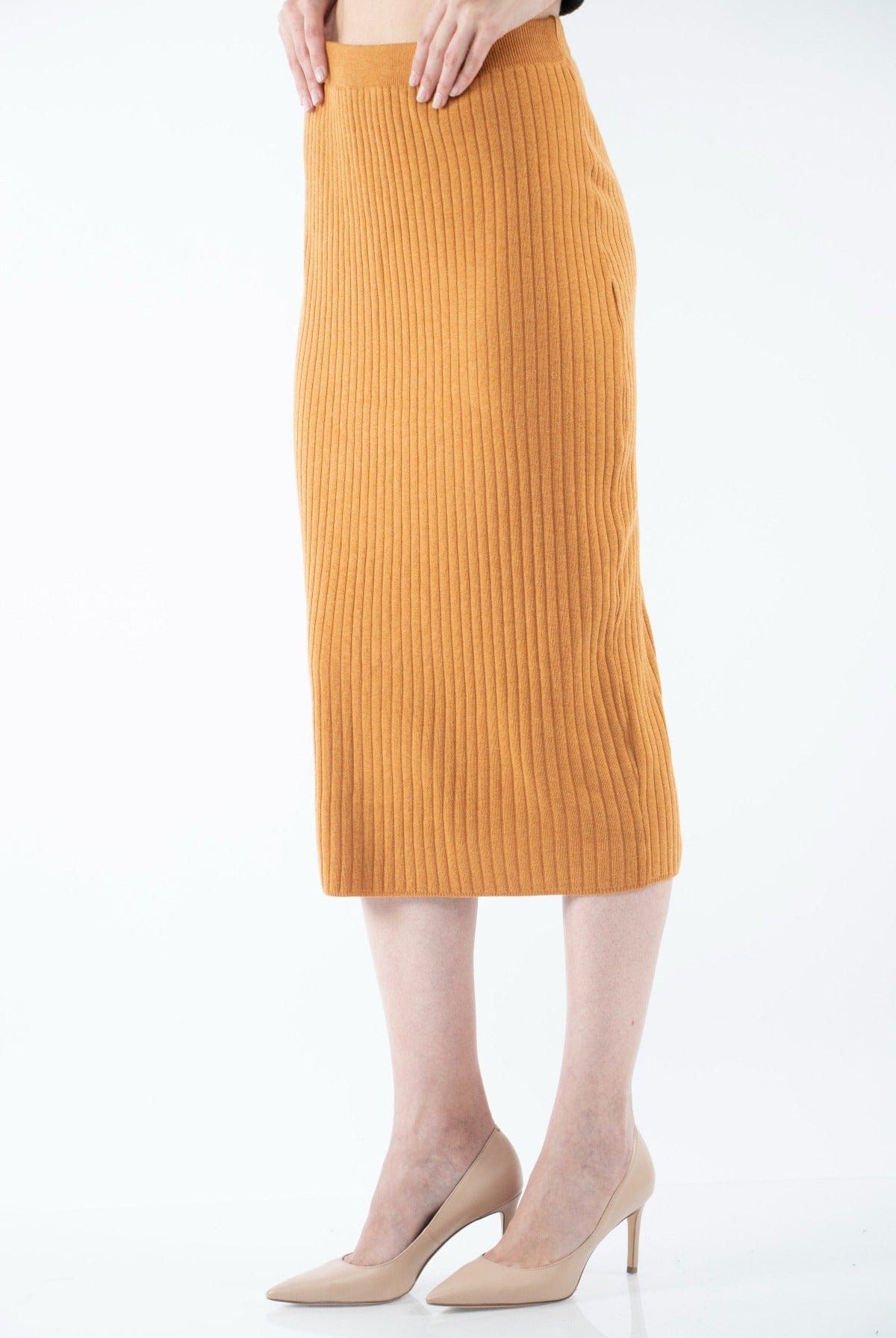 نتشي تنورة ميدي محبوكة بتصميم مضلع سادة