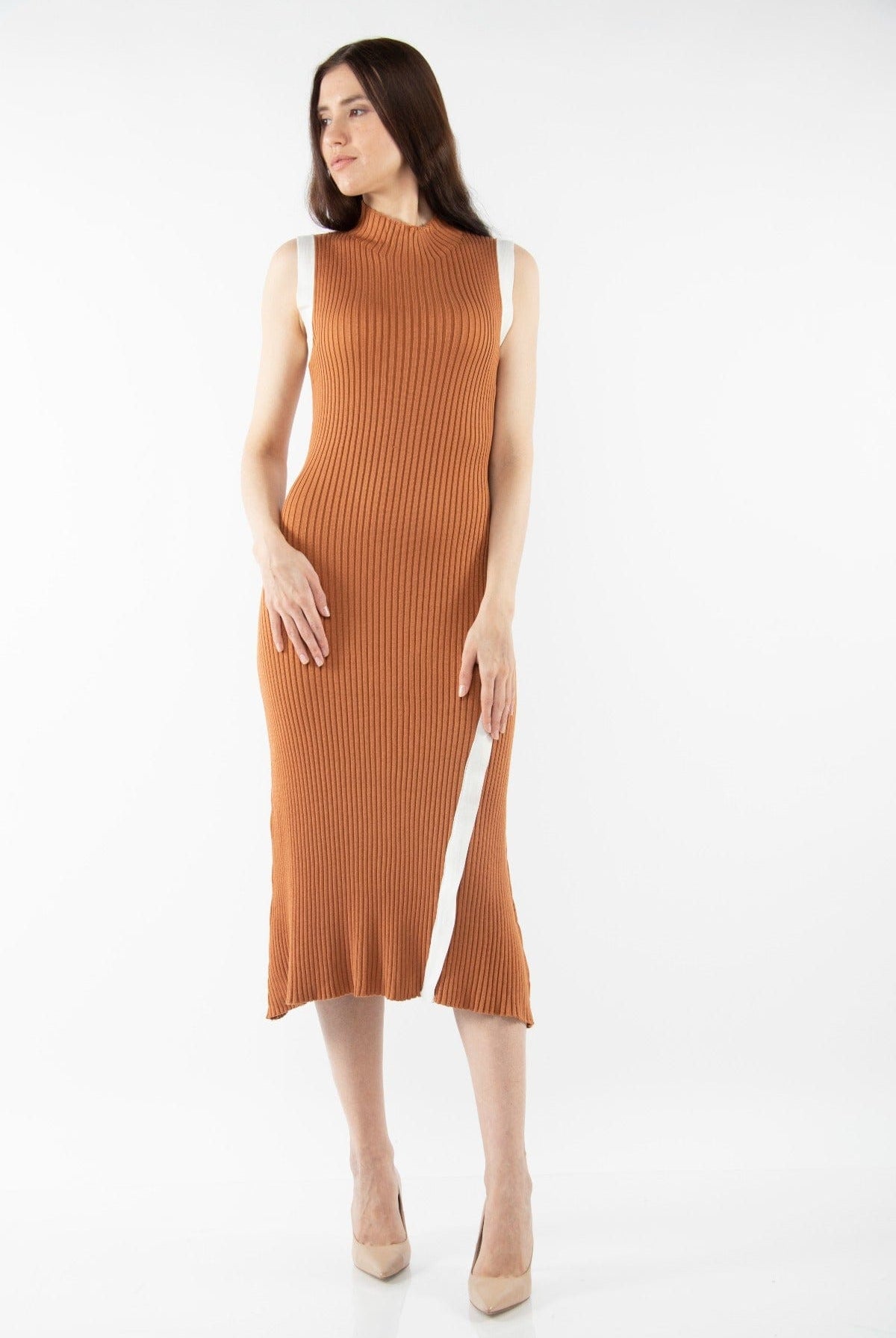 نتشي فستان ميدي ضيق من نسيج متماسك بدون أكمام